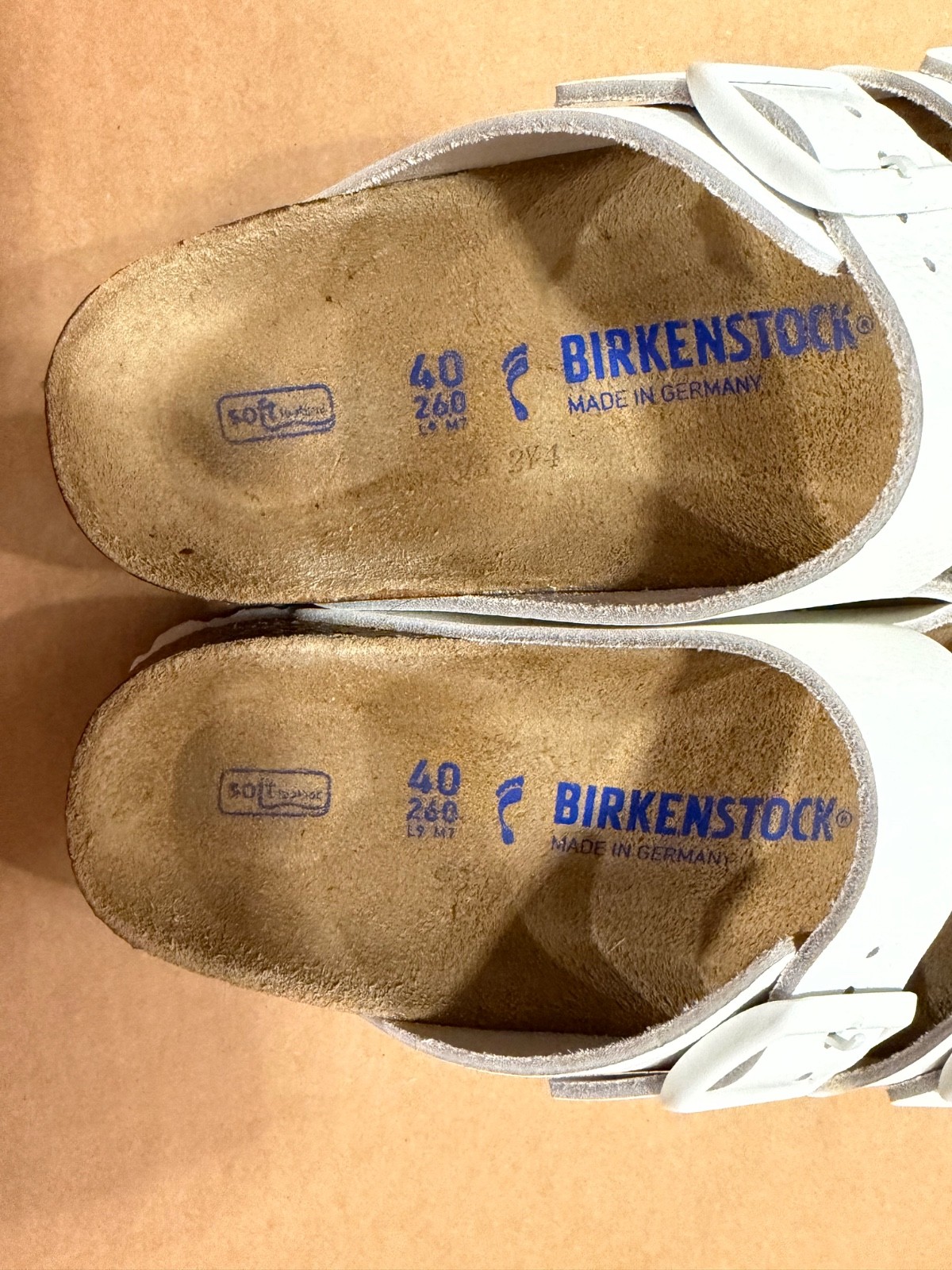 Birkenstock arizona soft footbed- white leather- size 9-9.5- excellent condition
