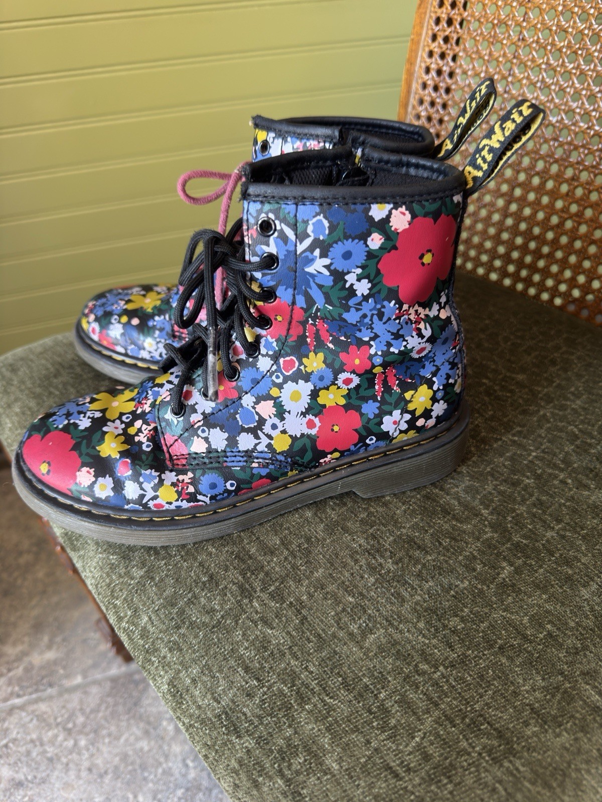 Dr. Martens 1460 Wanderflora Floral Boots – Y2K Style Authentic Dr. Martens 1460