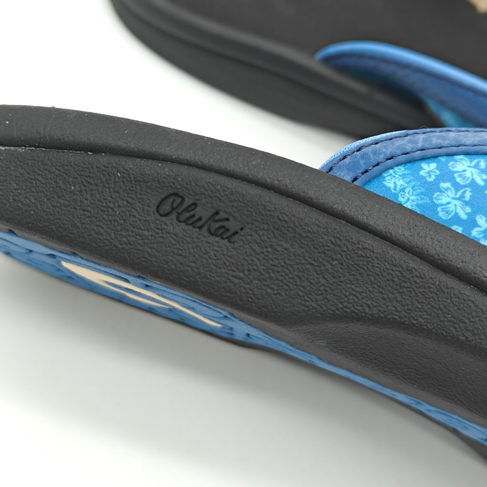 OluKai Women’s Ohana Koa 20368 Navy/Black Flip Flop Beach Sandals SZ 6/7/8/9/10