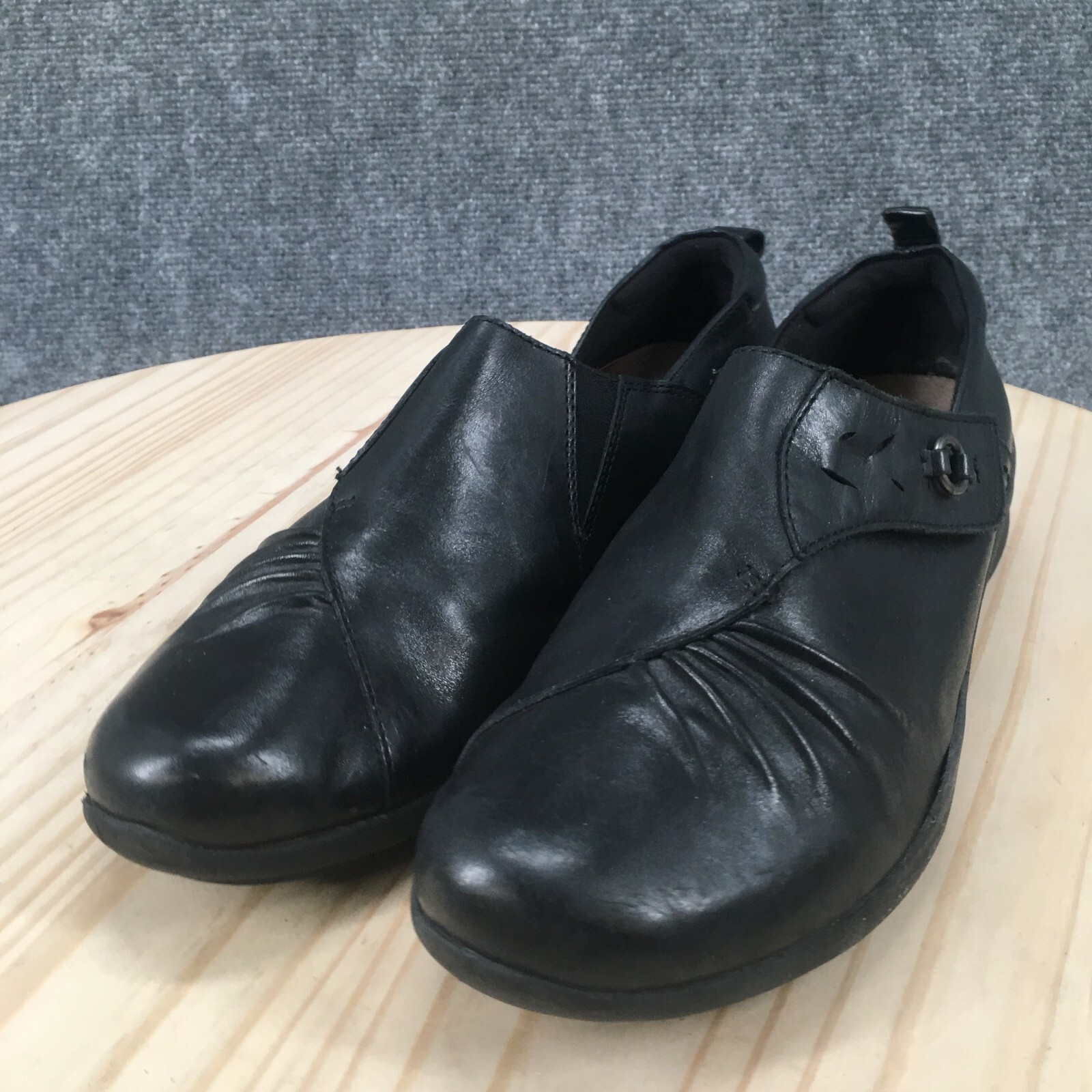 Earth Shoes Womens 9.5 B Amity Slip On Black Leather Casual Round Toe Comfort