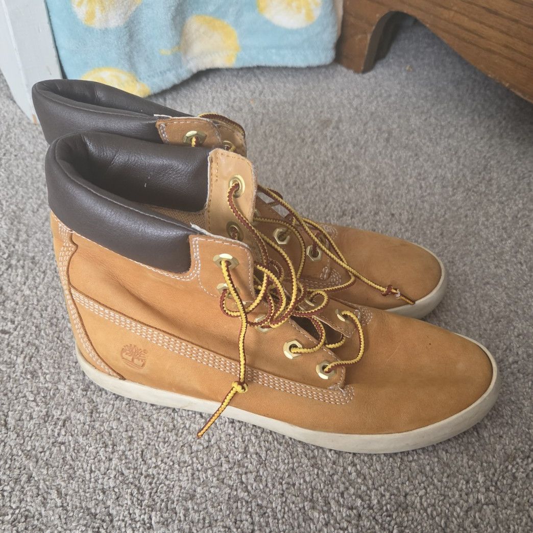 Timberland Women’s Brown Leather Ankle Bootie Lace-Up Round Toe Rubber 7