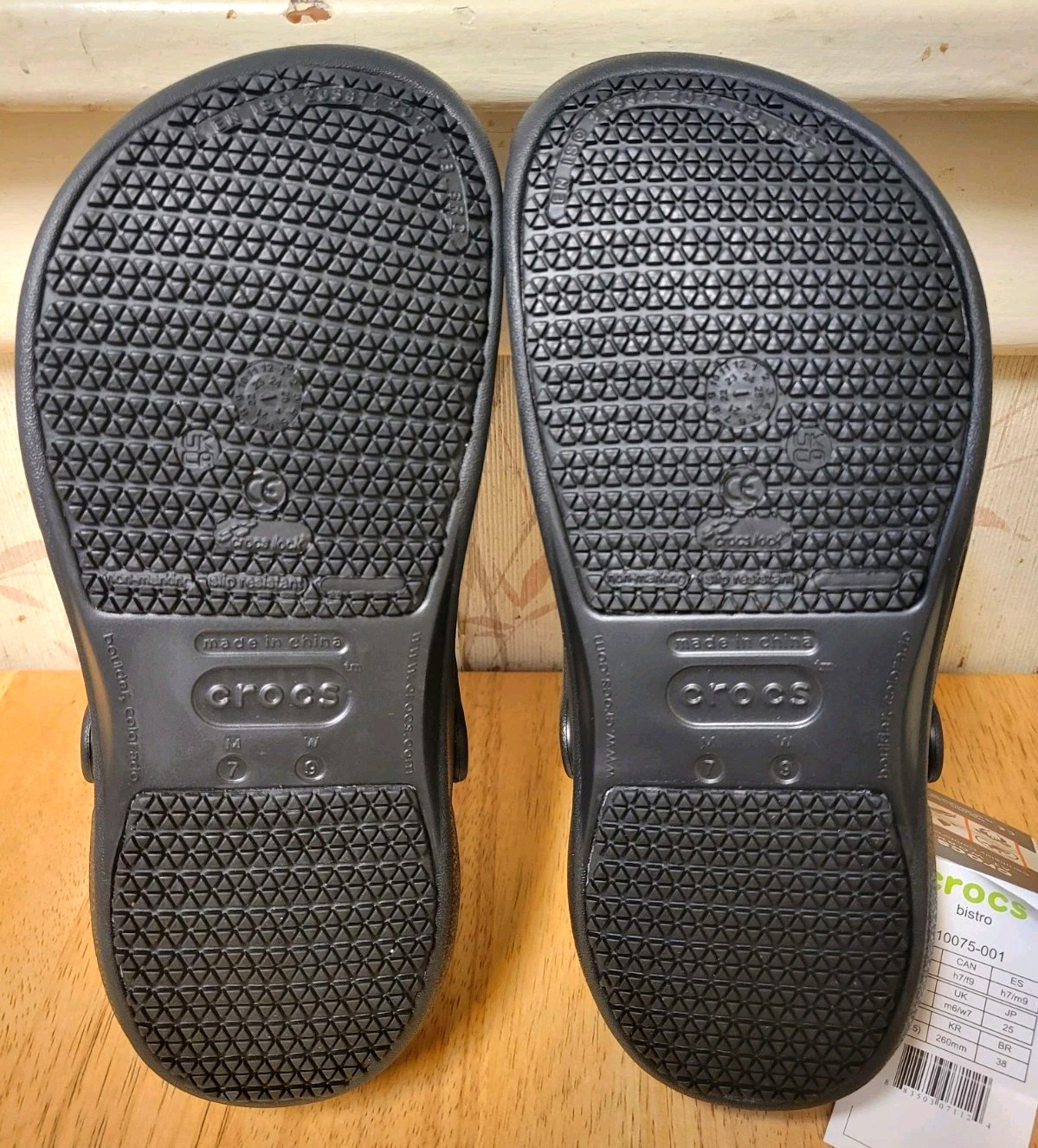 Crocs At Work Clog Waterproof Slip-On Black Shoes Men’s Size 7 Women’s Size 9