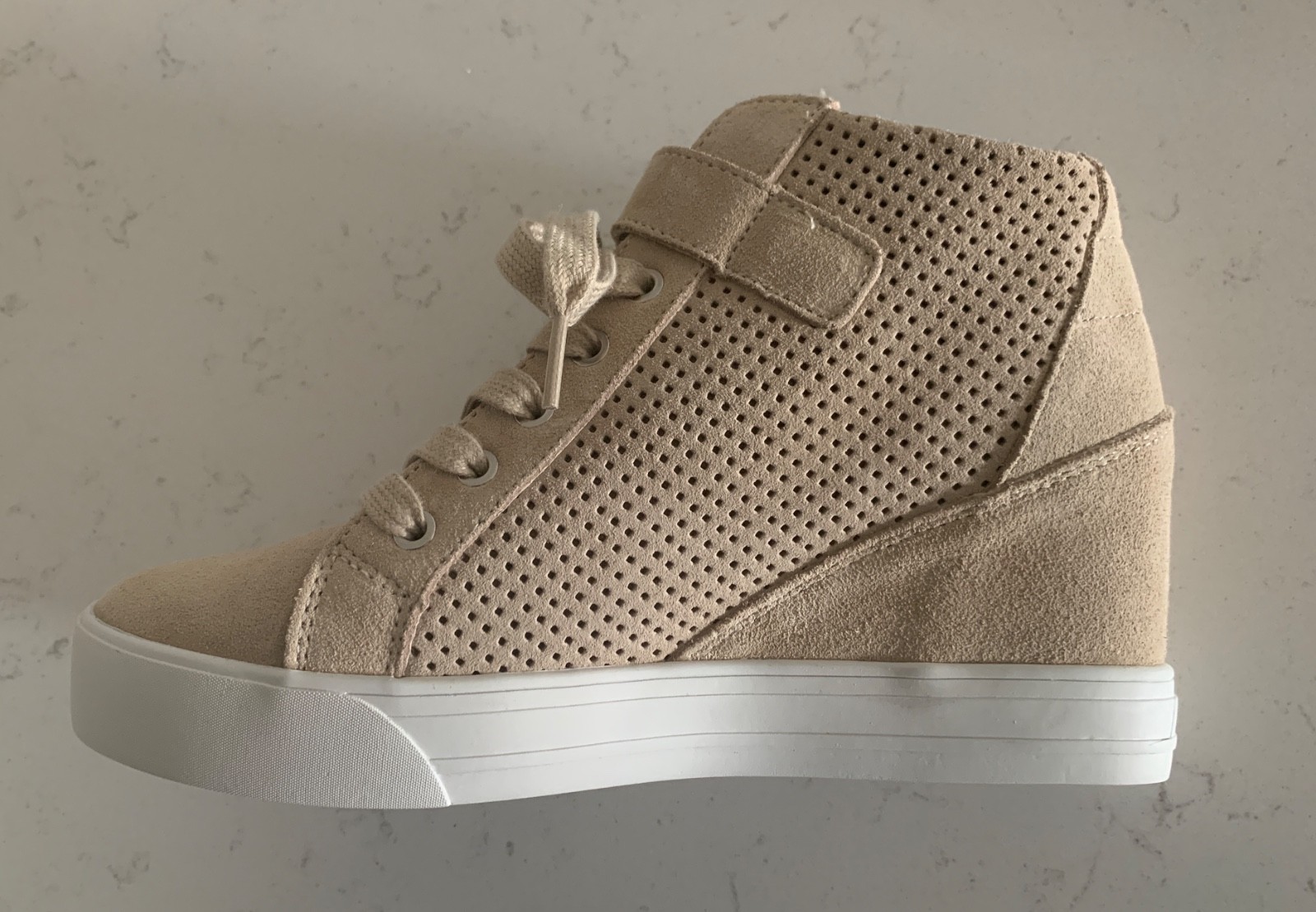 Guess Decia Wedge Sneakers Beige Suede | Super Cute Size 10M | New Without Box