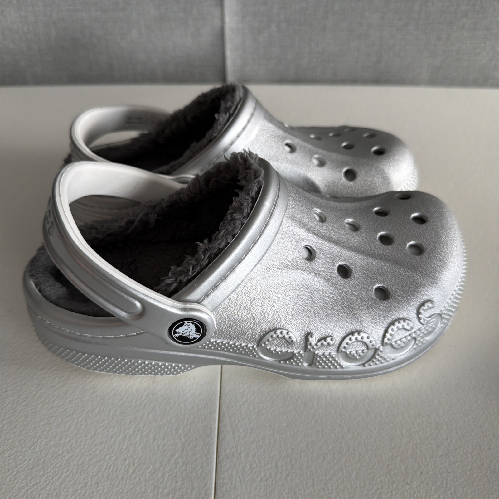 Crocs Women’s Size 6.0 Baya Classic Clog Faux Fur Lined Silver Slip On
