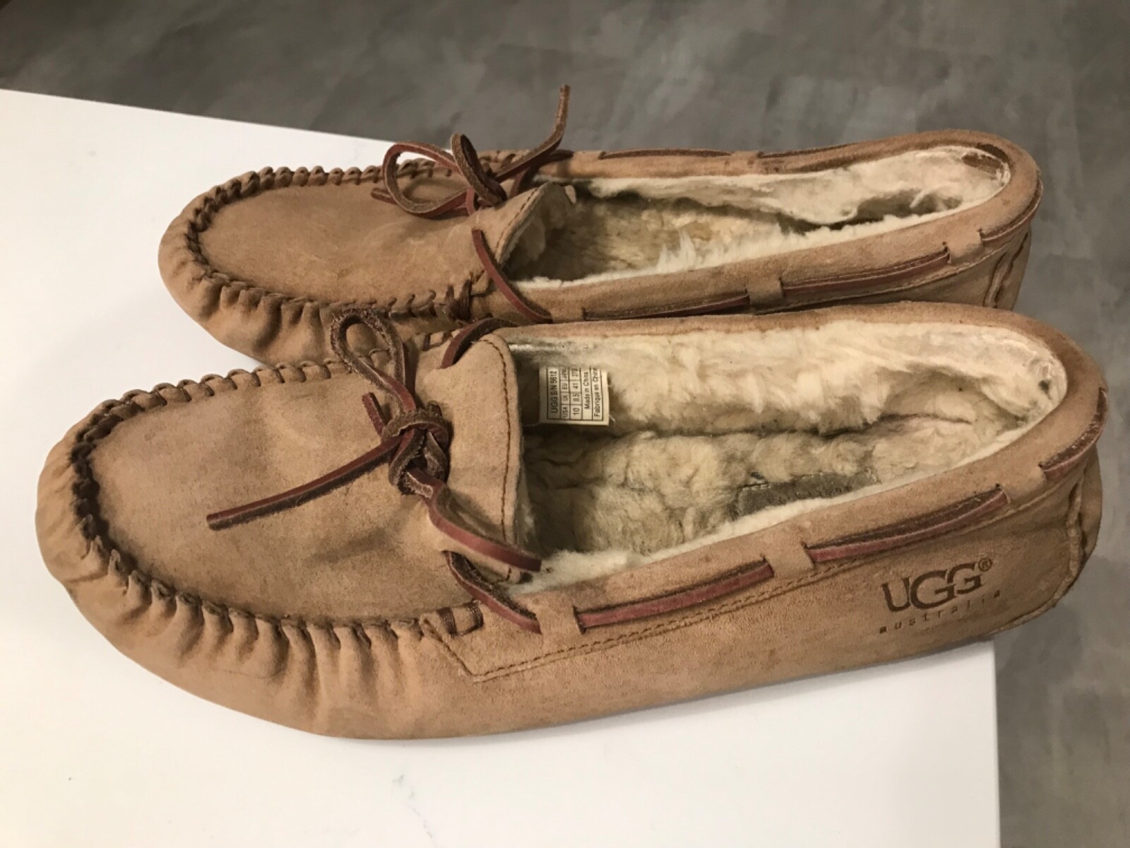 Ugg Suede Sheepskin Moccasins Slippers Shoes Women’s Sz 10 / Men’s Sz 8 or 9