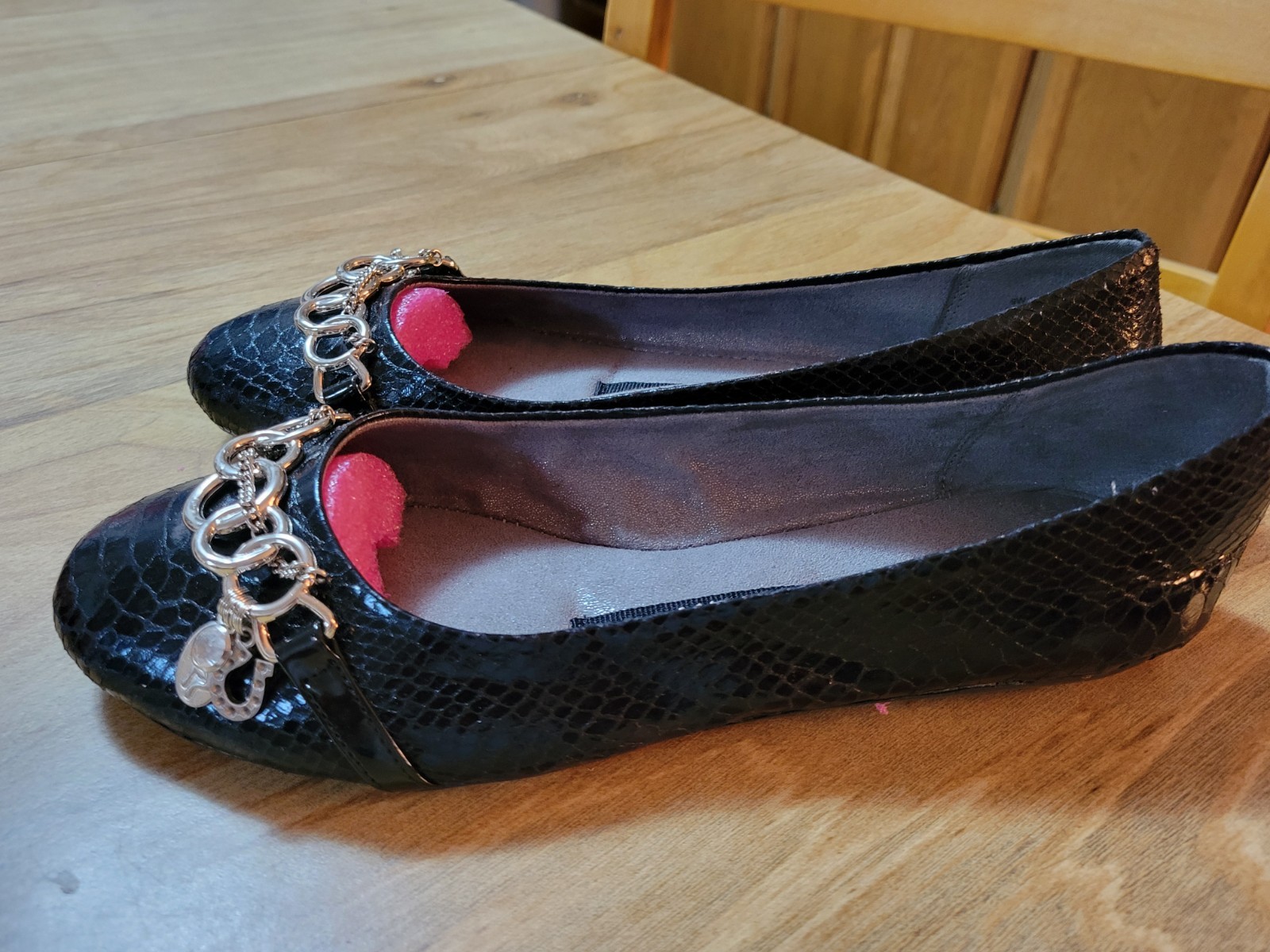 Black Leather Shallow Toe Snake Textured Flats By Libby Edelman sz 9W CLEAN!!!