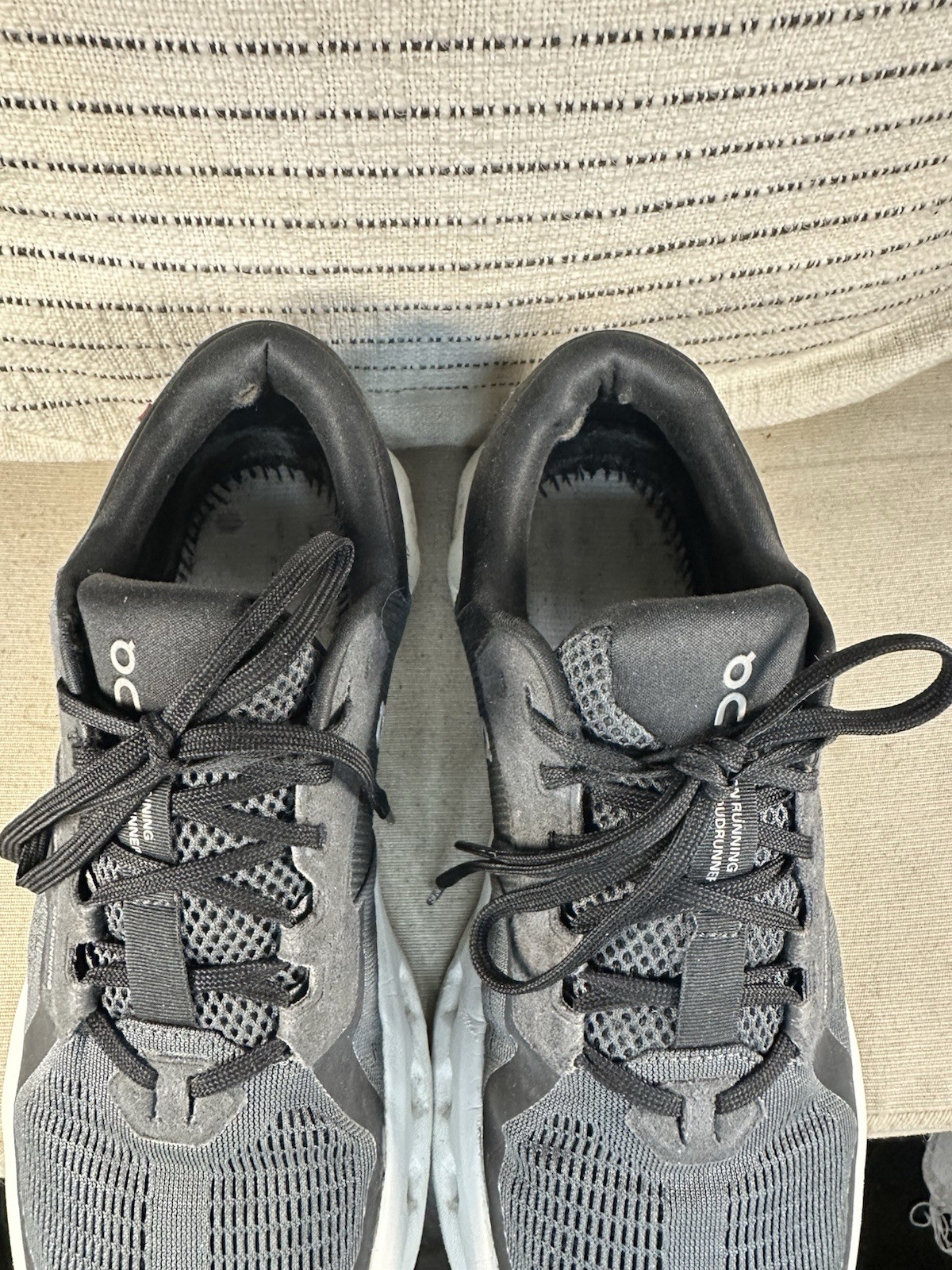 On Cloud Cloudrunner 2 Running Shoes Womens Size 9 Eclipse Black White Sneakers