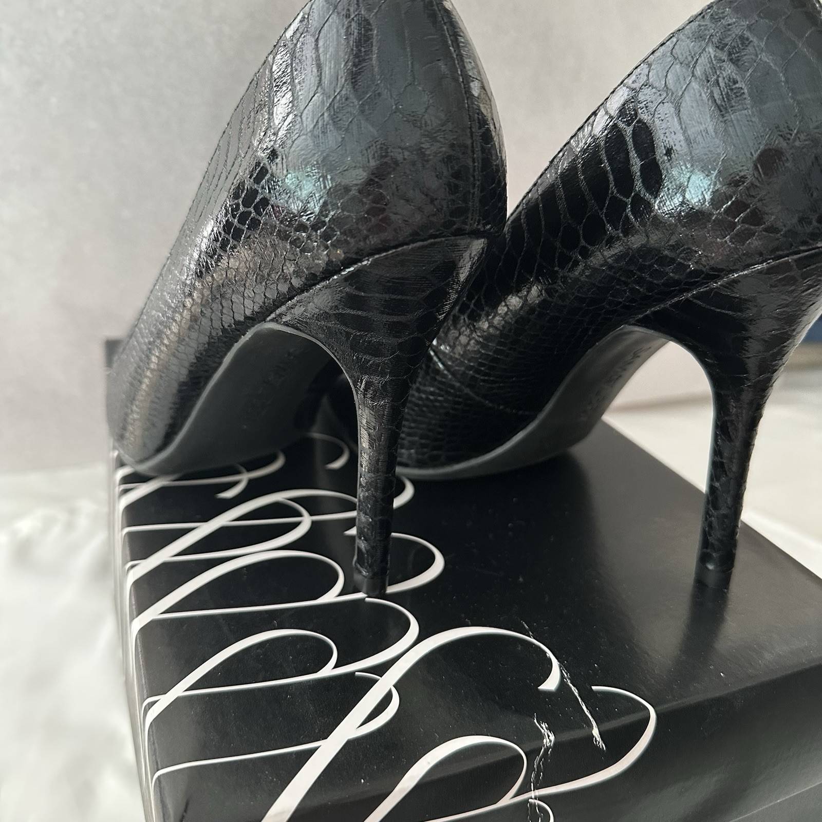 Sam & Libby Dominique Pointy Toe Stiletto Size 8.5 Black Faux Snakeskin 4″ Heel