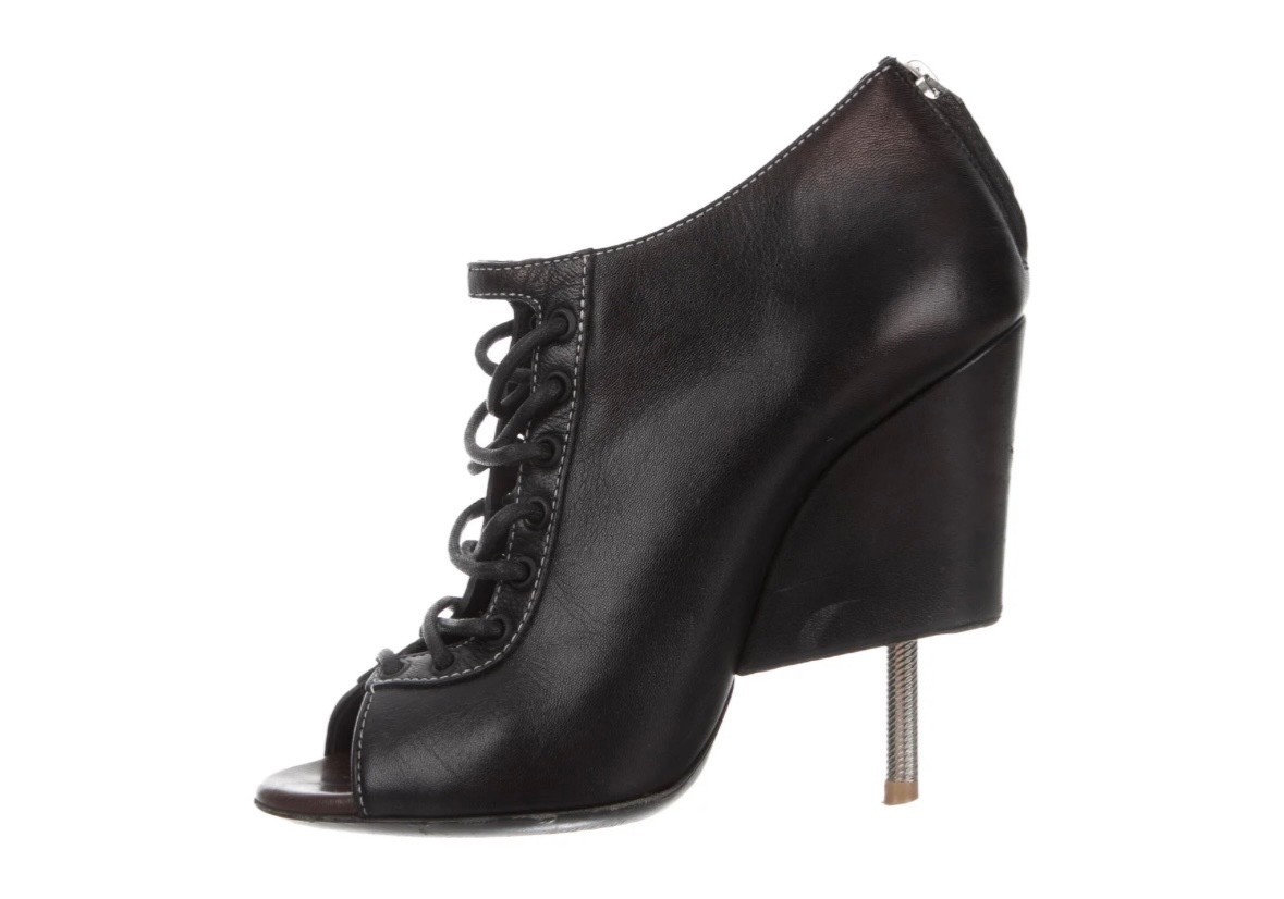 Beautiful GIVENCHY NISSA Leather Lace Up Bootie with Screw Heel Sz. 6