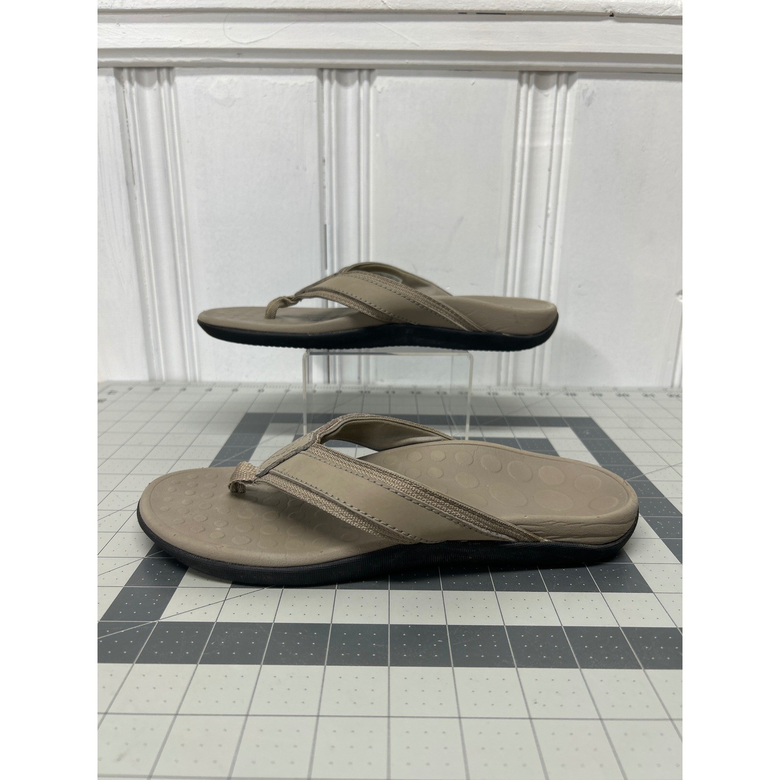 Vionic Tide Flip Flops Women 8 Tan Arch Support Sandals Comfort Orthopedic