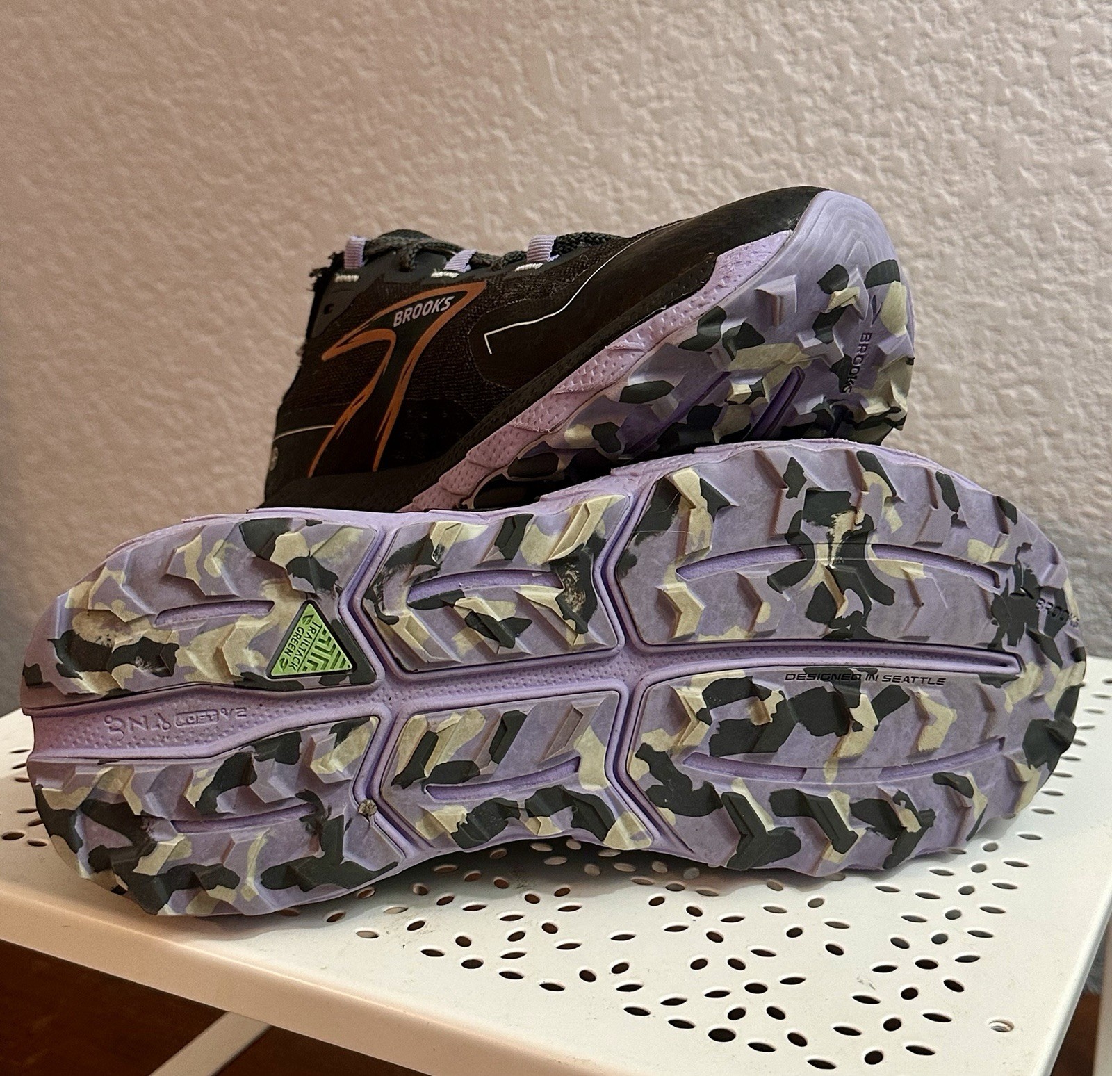 Brooks Cascadia 18 Women’s Trail Running Shoes Black Purple Size 6.5 VGUC