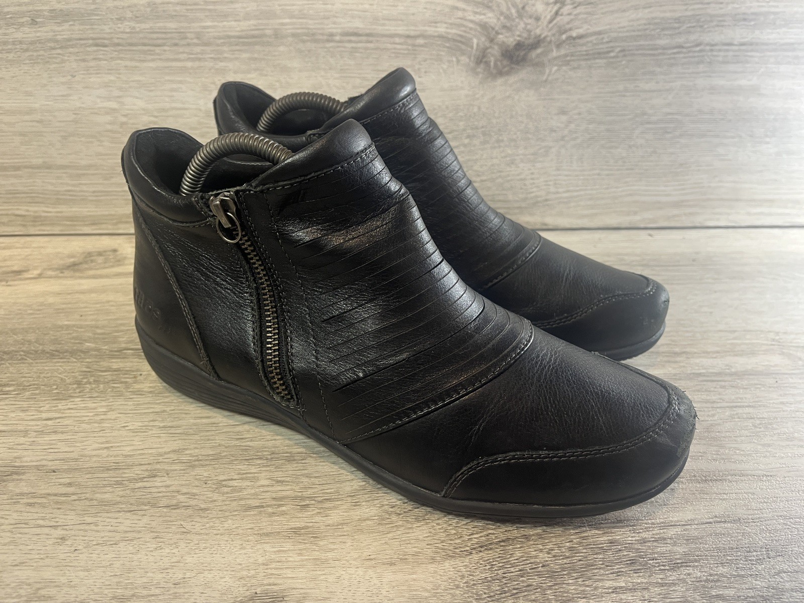 Taos Women’s Habit (HAB-13939) Leather Bootie Black Size 9 Ankle Logo Zipper