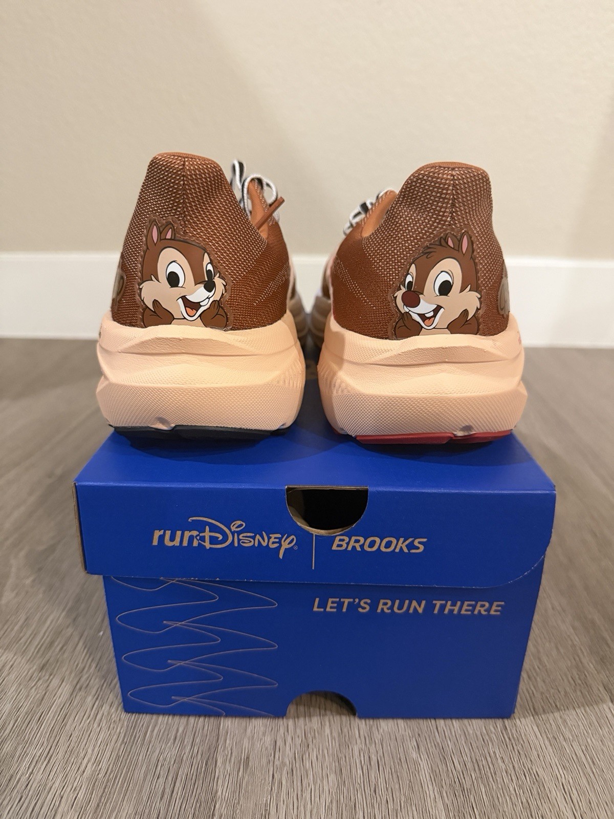 Size 8.5W – Chip N Dale Ghost 17 Brooks Run Disney Women’s LIMITED EDITION New
