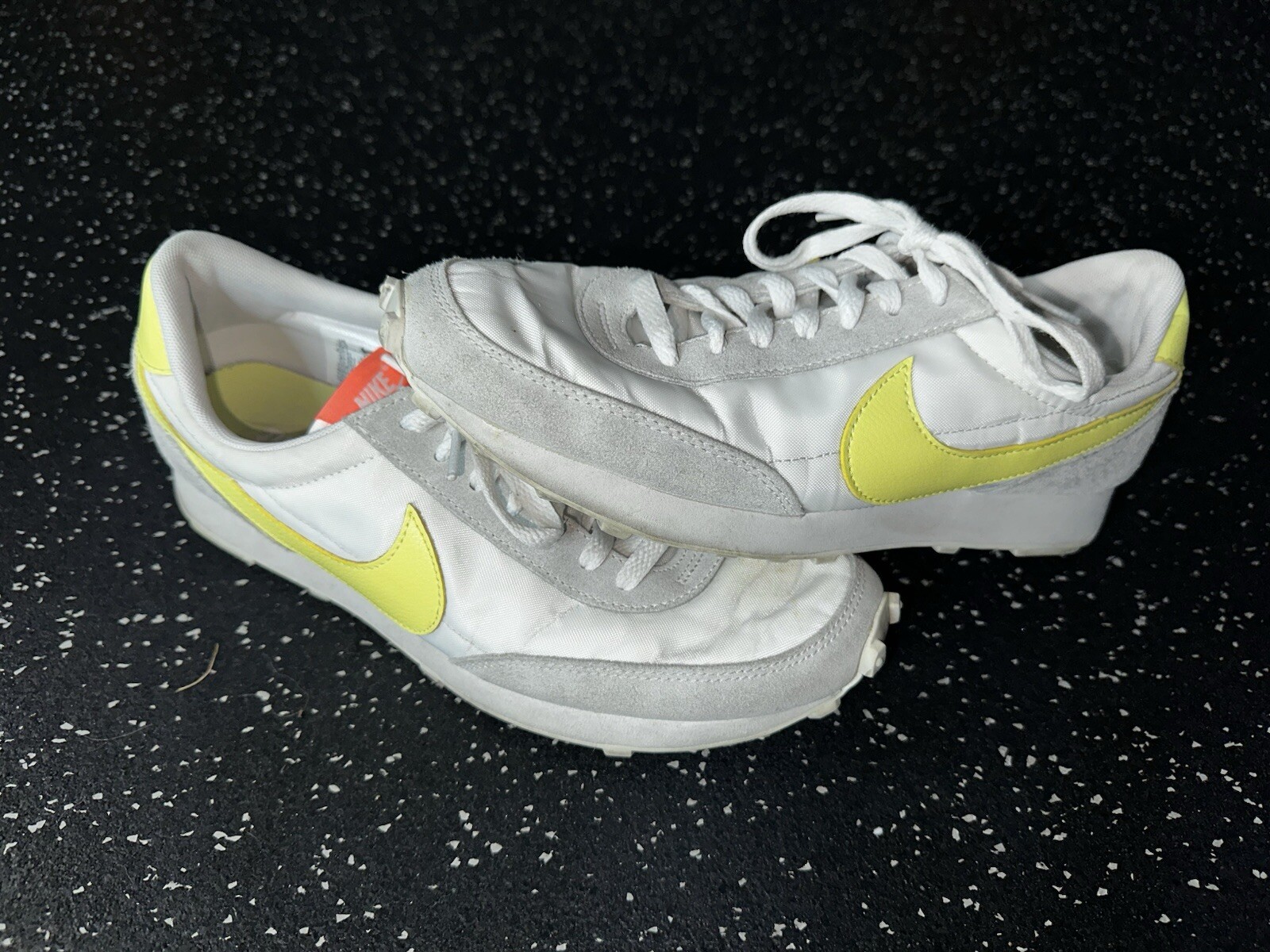 Nike Daybreak Womens White Yellow Waffle Sneaker Running Walking Comfort Sz 9.5