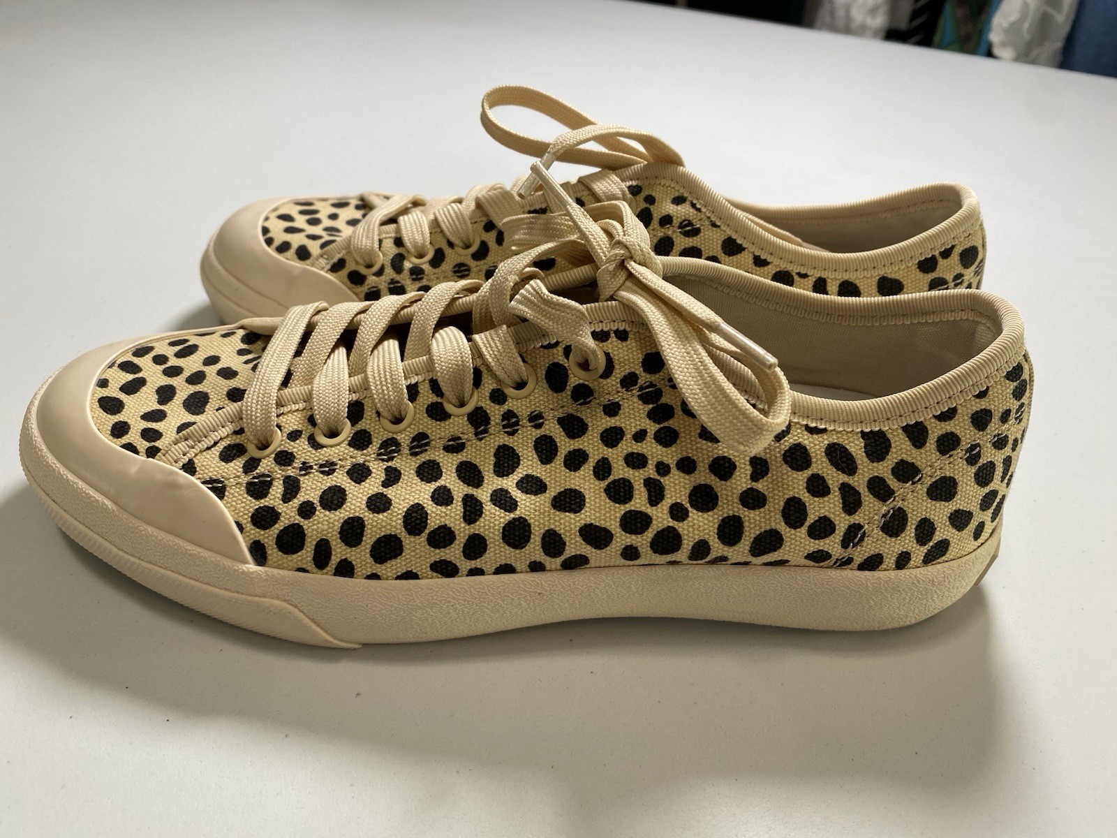 Dolce Vita Clear Womens Sneakers Size 7.5 Animal Print Rich Mom Quiet Luxury Y2K
