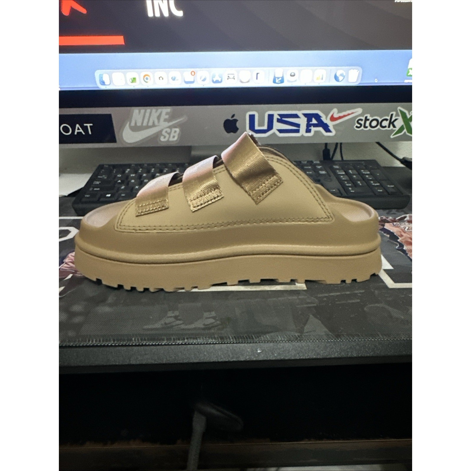New Women’s Size 8 UGG Goldenglow Slide Brown 1167430-DND