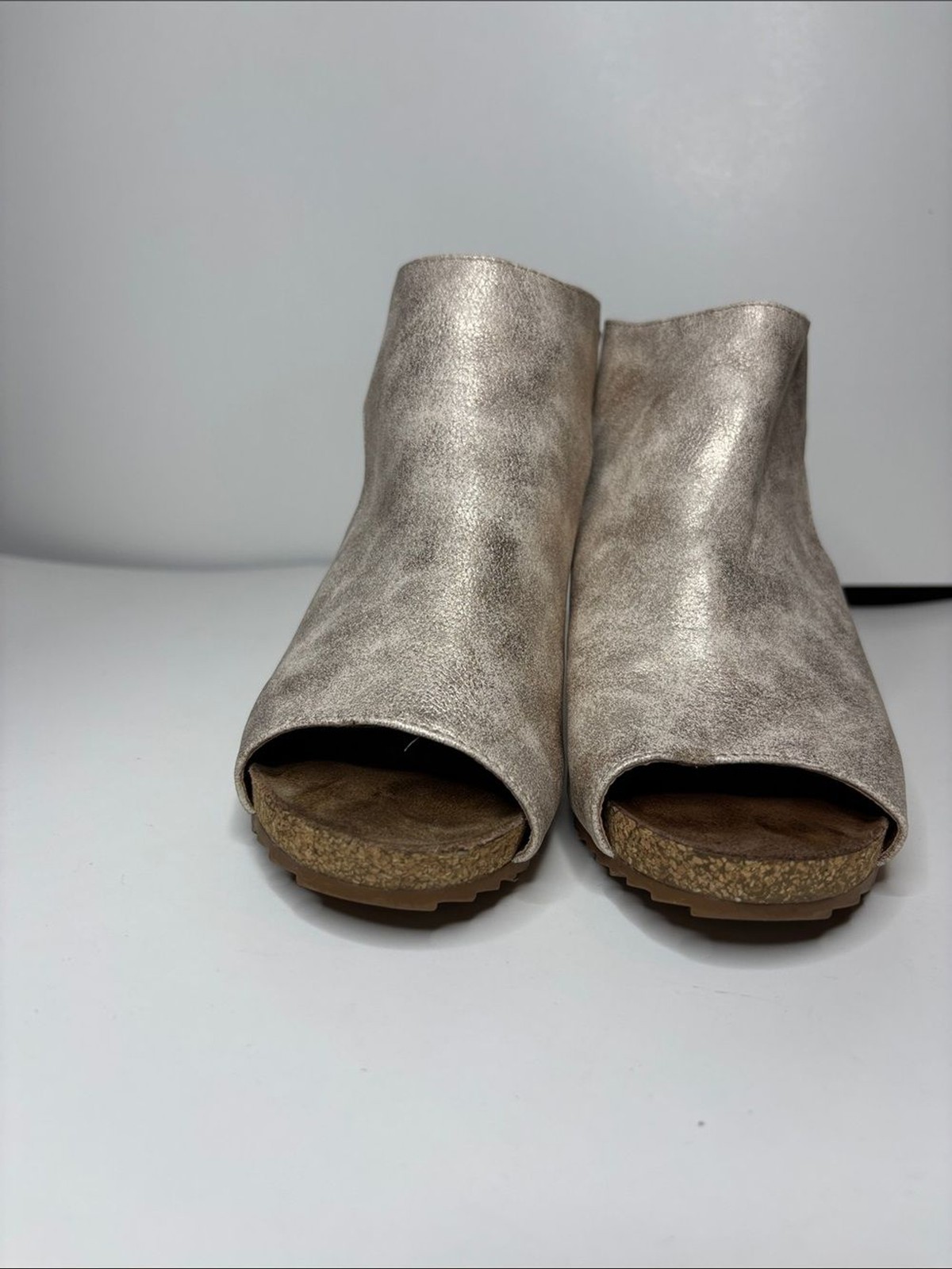 Boutique by Corky size 7 Peep-Toe Slingback Wedge in Shimmery Taupe