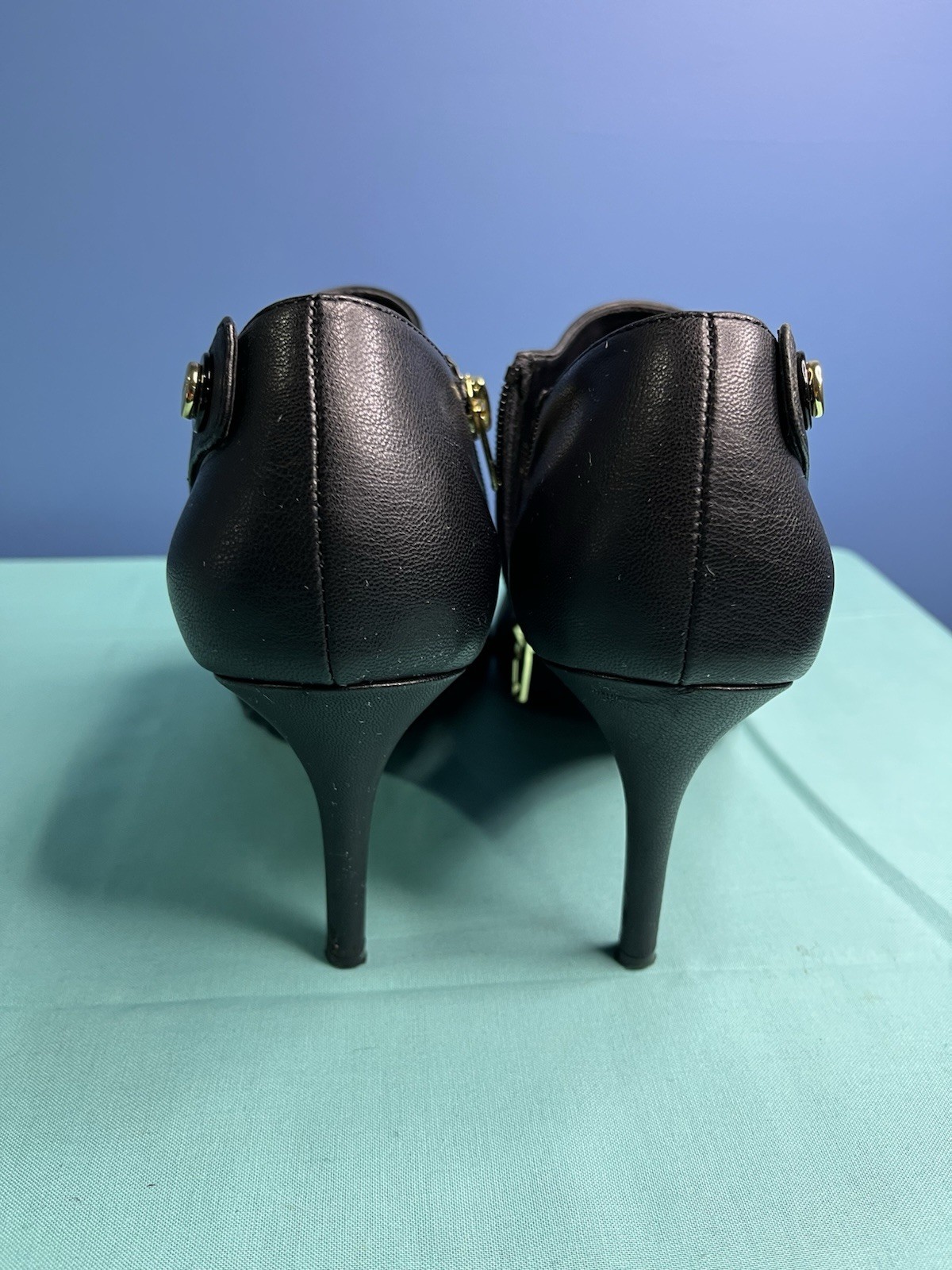 Calvin Klein Booties «Jeanna» Black Leather 3in Heeled Womens Shoes  size 9m