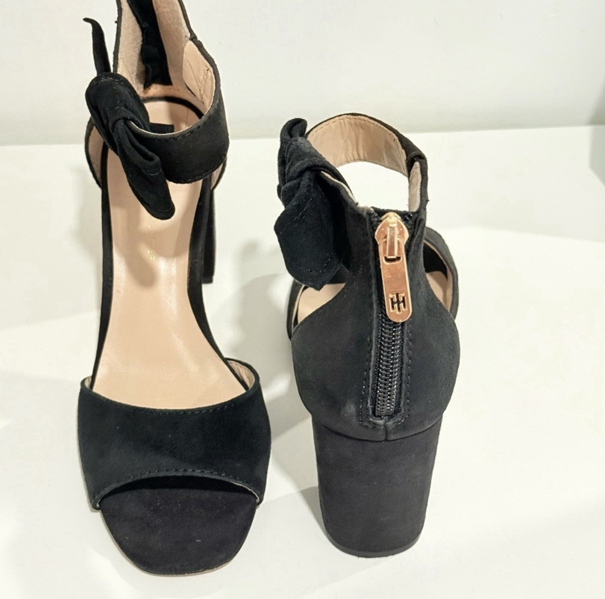 Tommy Hilfiger Black Suede Strappy Open Toe Ankle Strap Zip Heel Women’s 6M