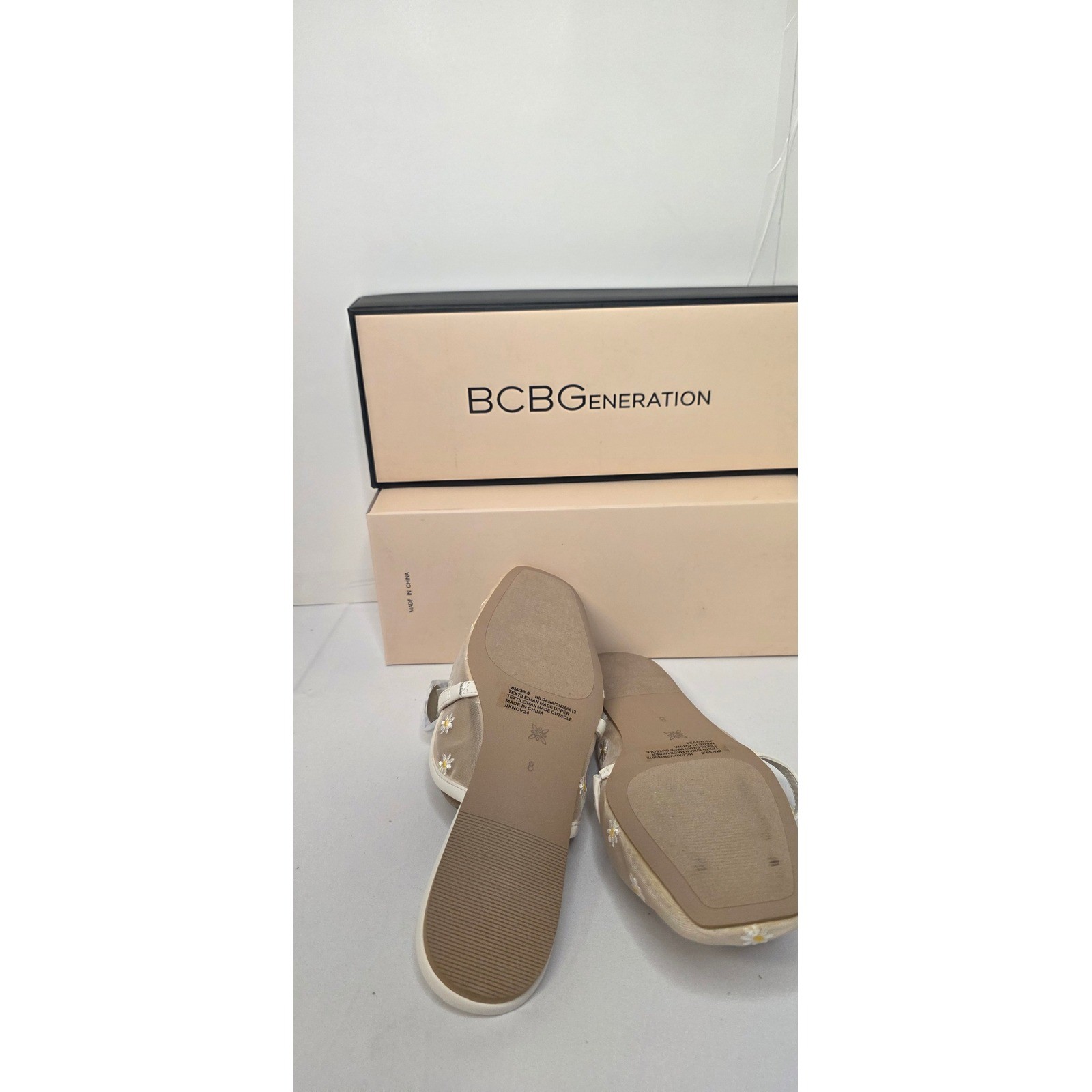 BCBGeneration Ovirin Beige Mesh Daisy Embroidered Bow Flat Mules Square Toe 8M