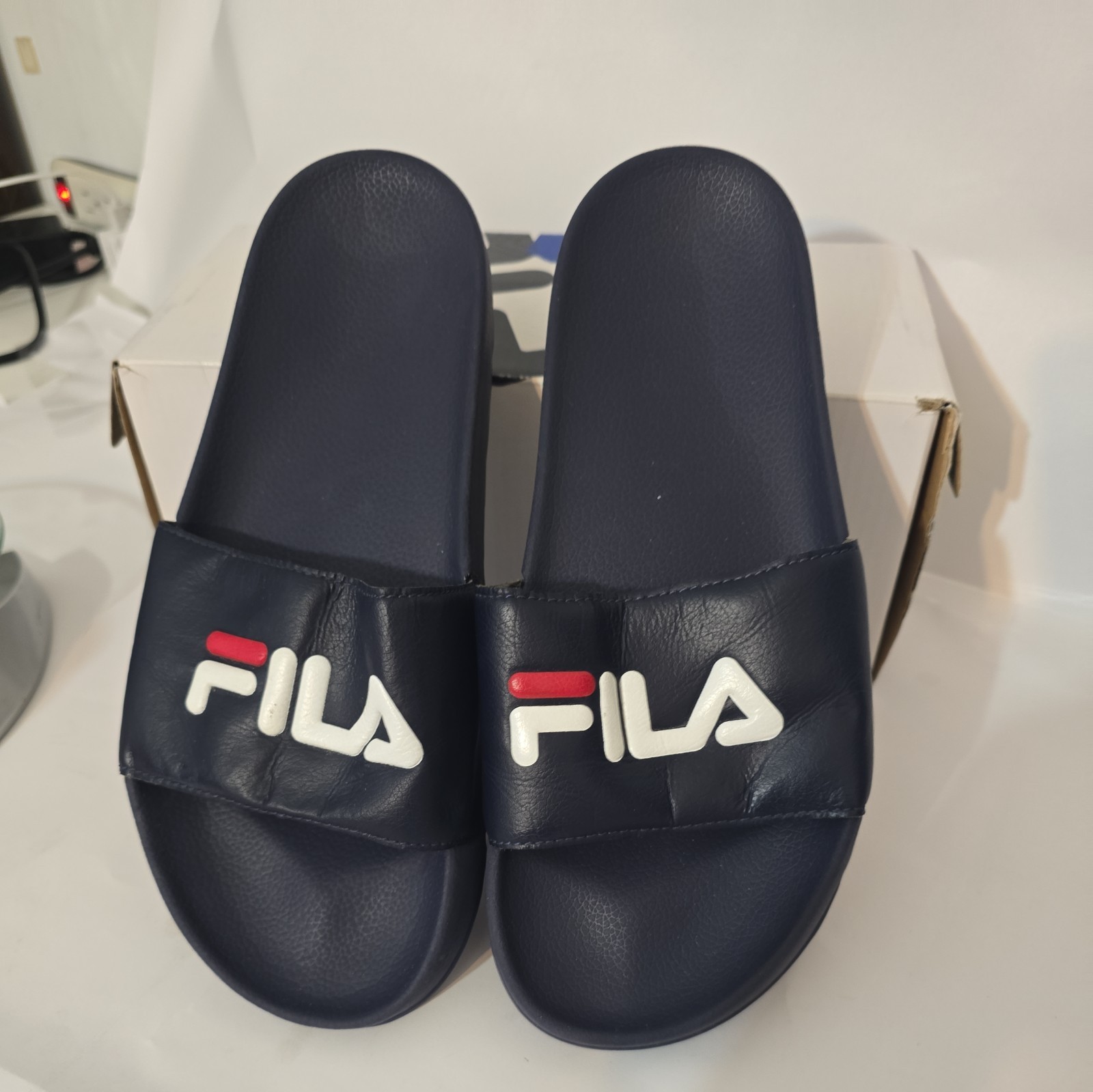 Fila Women’s Fuzzy Drifter Slide Sandal BLACK-Red-White Size 7, 8, 9, 10, New