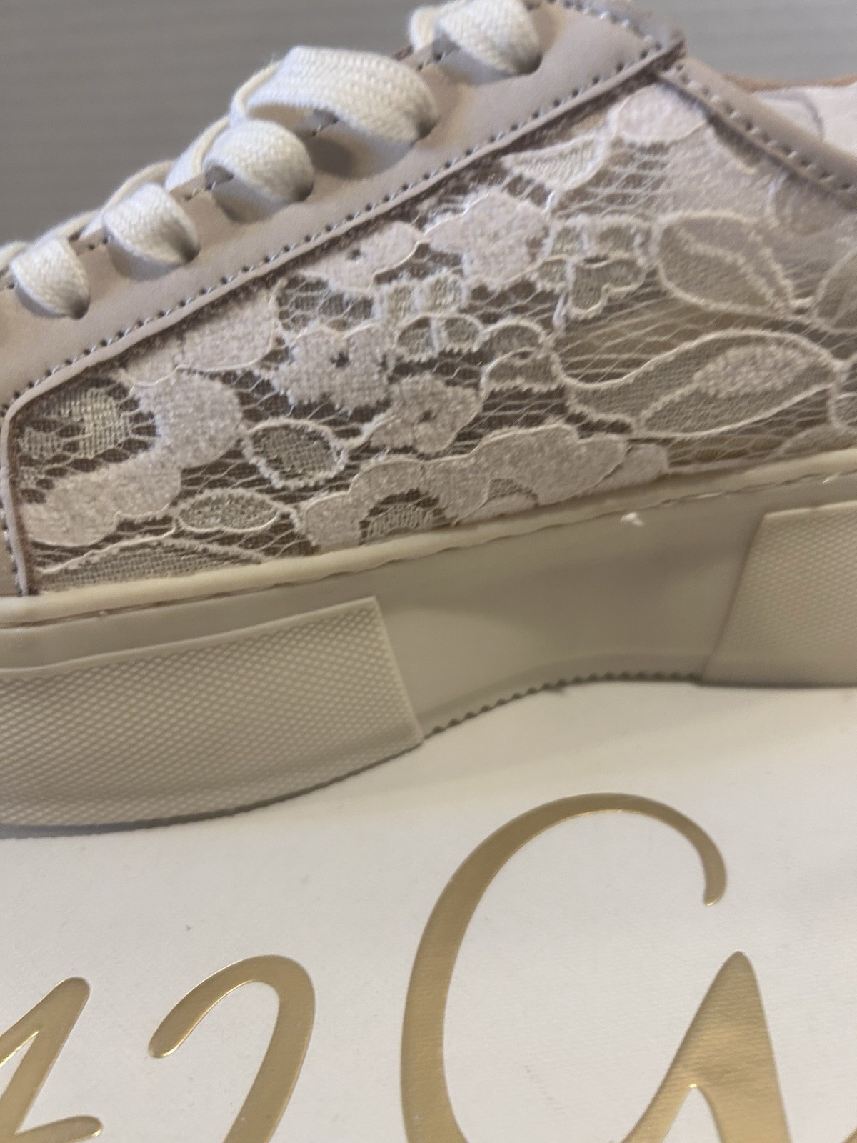 Women’s Designer Tennis Shoes Sz 9.5 Tan Platform Eyelet Lace 42 Gold Boho Hippy