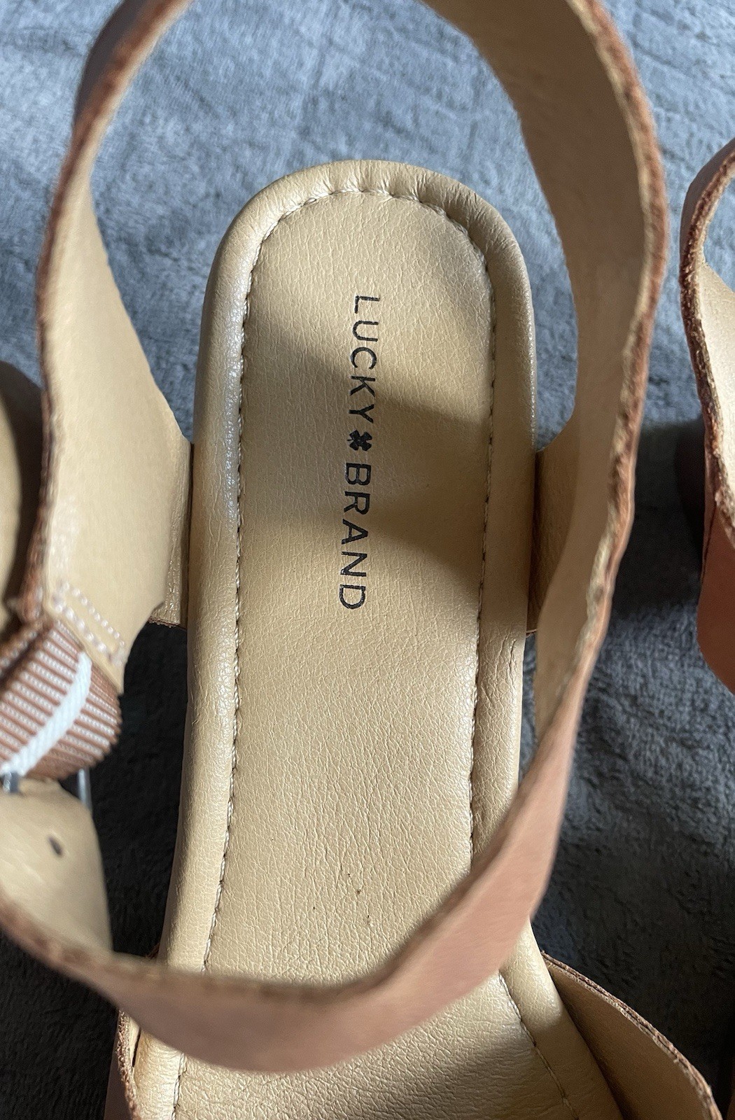 Lucky Brand Haidlee Block Heel Sandals Womens Size 9M Leather 3.25” Heel Latte