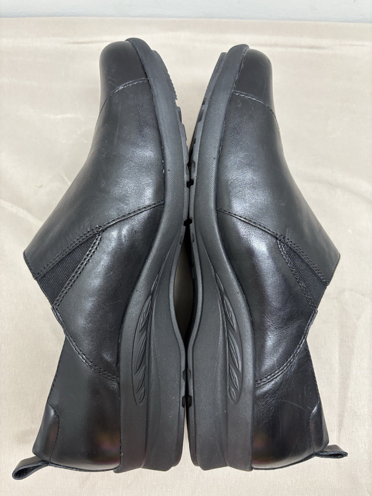 Earth Shoes Amity Slip On Round Toe Black Leather Comfort Loafer 8.5 D Wide