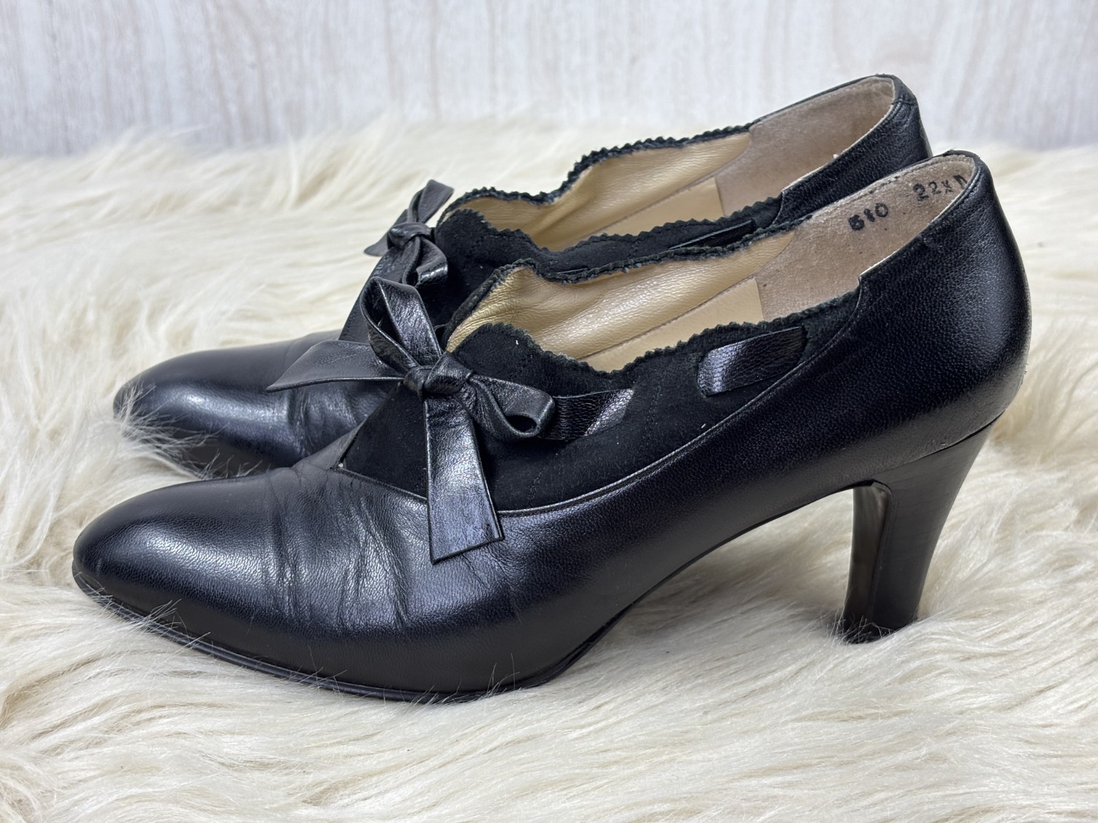 Vintage Cecilia Japan Leather Suede Pumps Bow Heels 2.5″ Womens 5.5 Academia