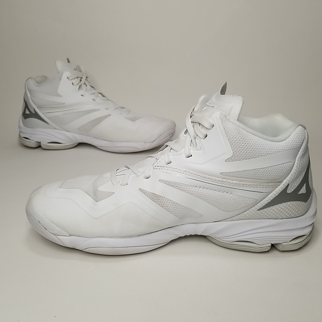 Mizuno Wave Lightning Z6 Volleyball Women’s Athletic Shoe size 8.5 White/Silver