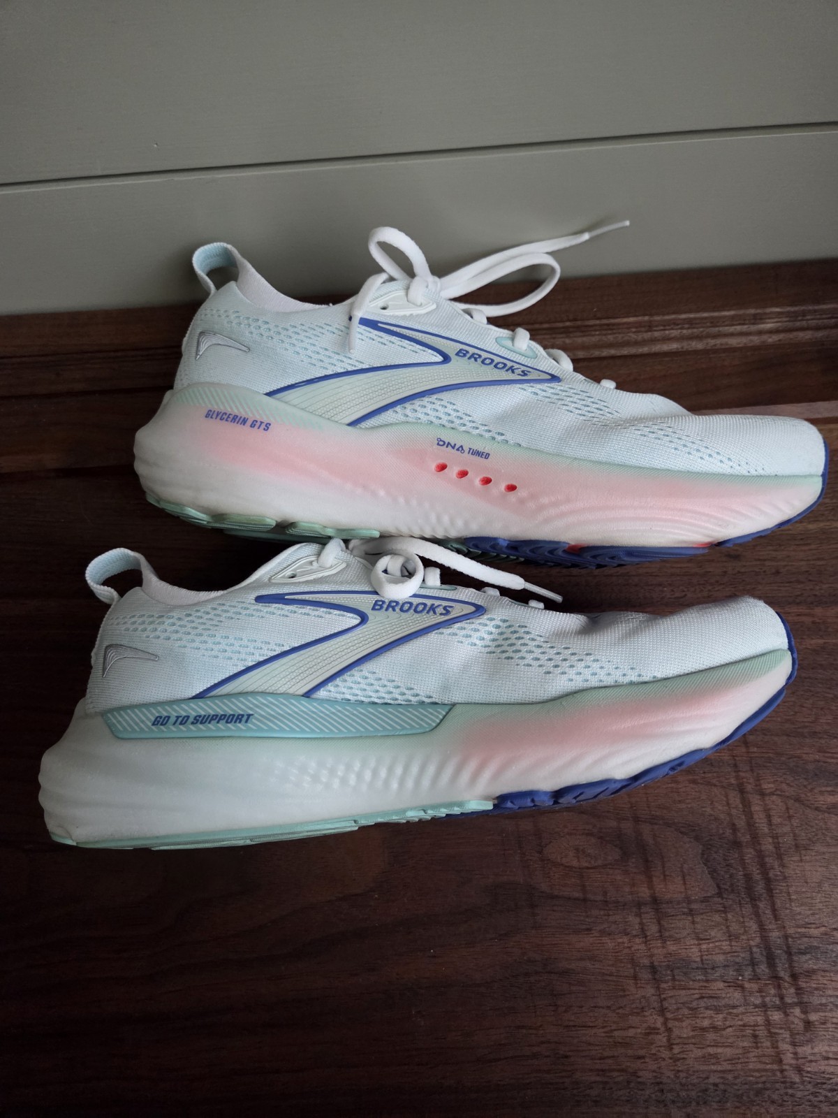 Brooks Glycerin GTS Women’s Lace-Up Low Top Running Sneaker White Blue Mint