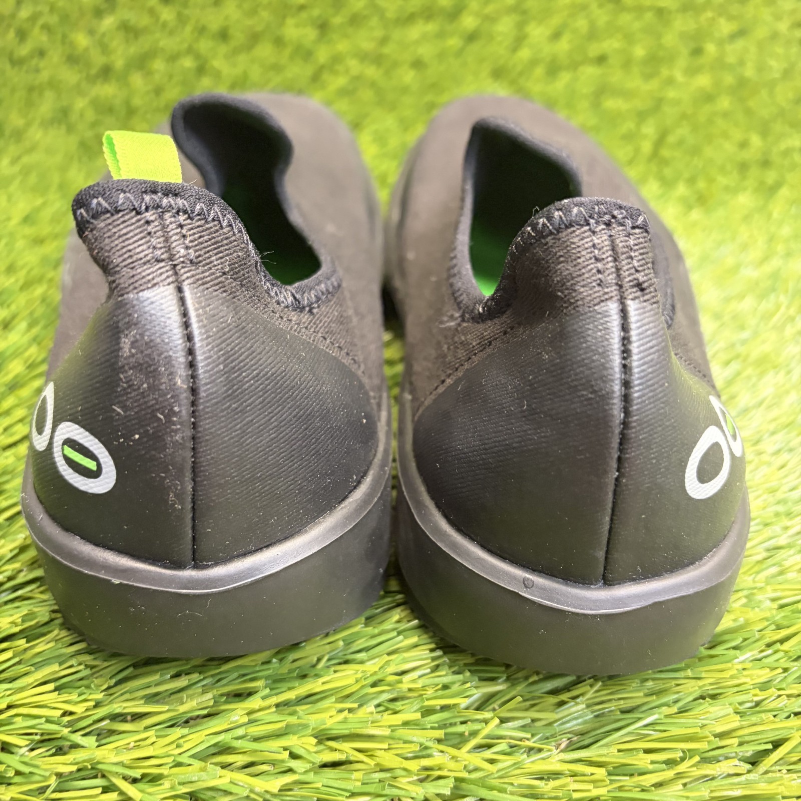 OOFOS OOmg EeZee Low Womens Size 7.5 Black Casual Walking Slip On Recovery Shoes