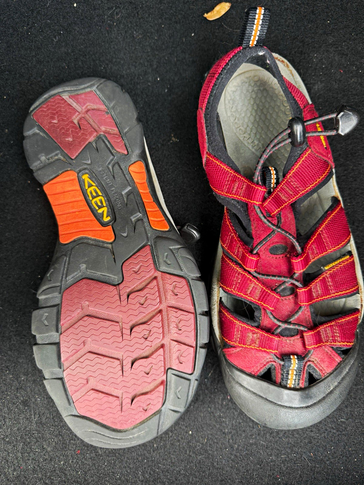KEEN Newport H2 Kids Closed-Toe Strappy Sandals Red/Gray Drawstring US 9