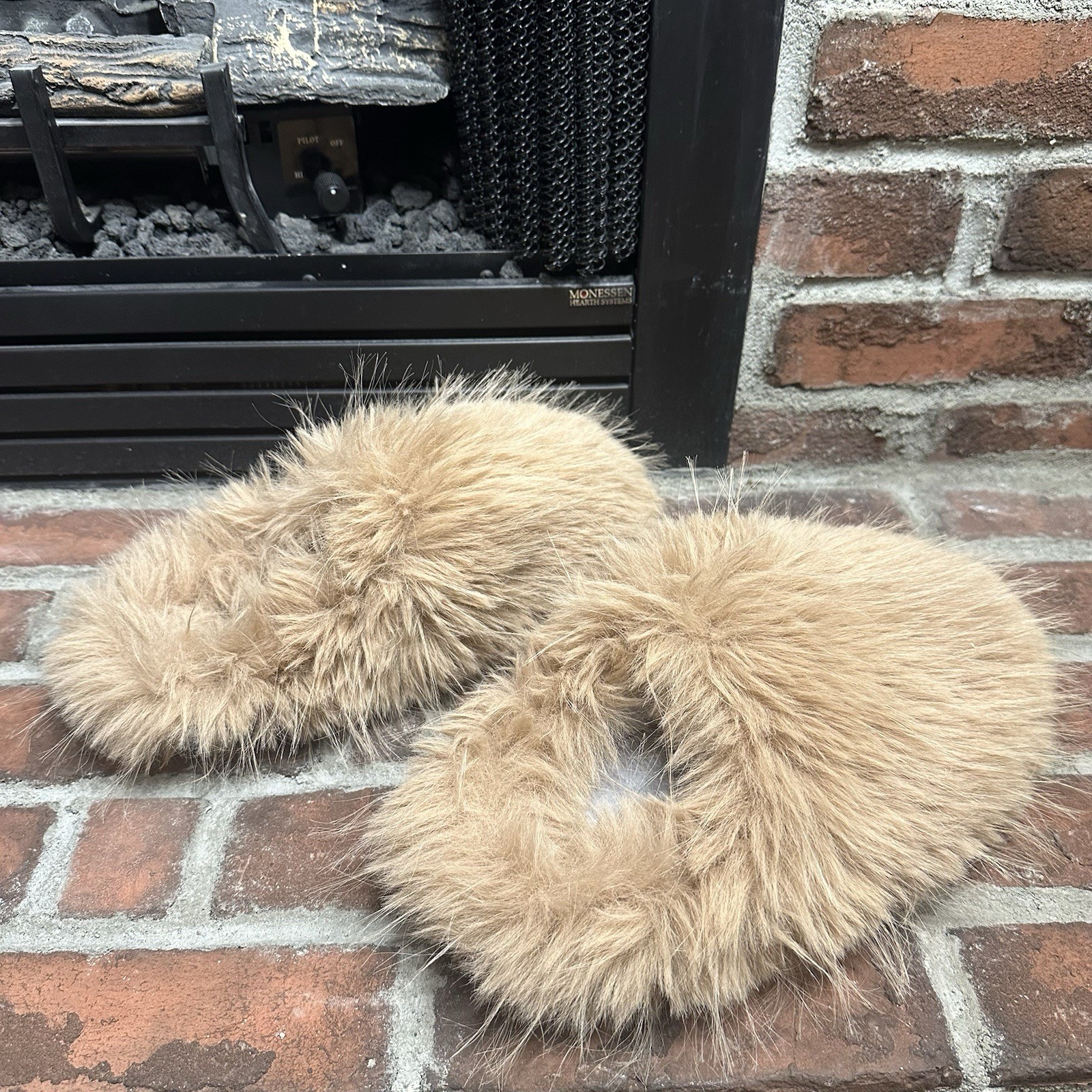 Furry Slippers Size 44-45 Soft Cozy Indoor/Outdoor Home Footwear Unisex Super