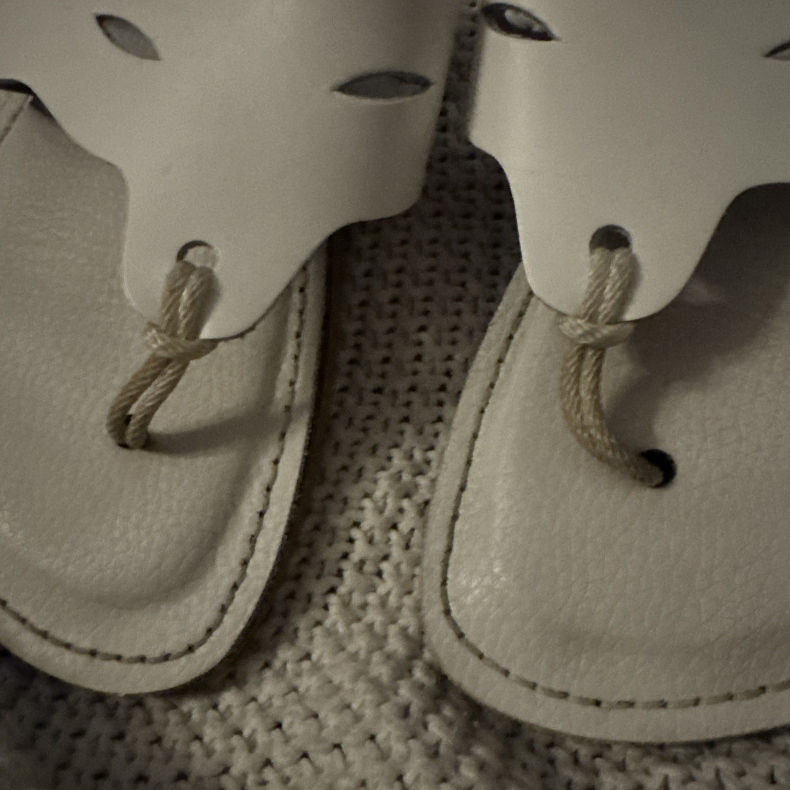 Kino Key West White Leather Thong Sandals Women’s Size 8 M USA Scalloped