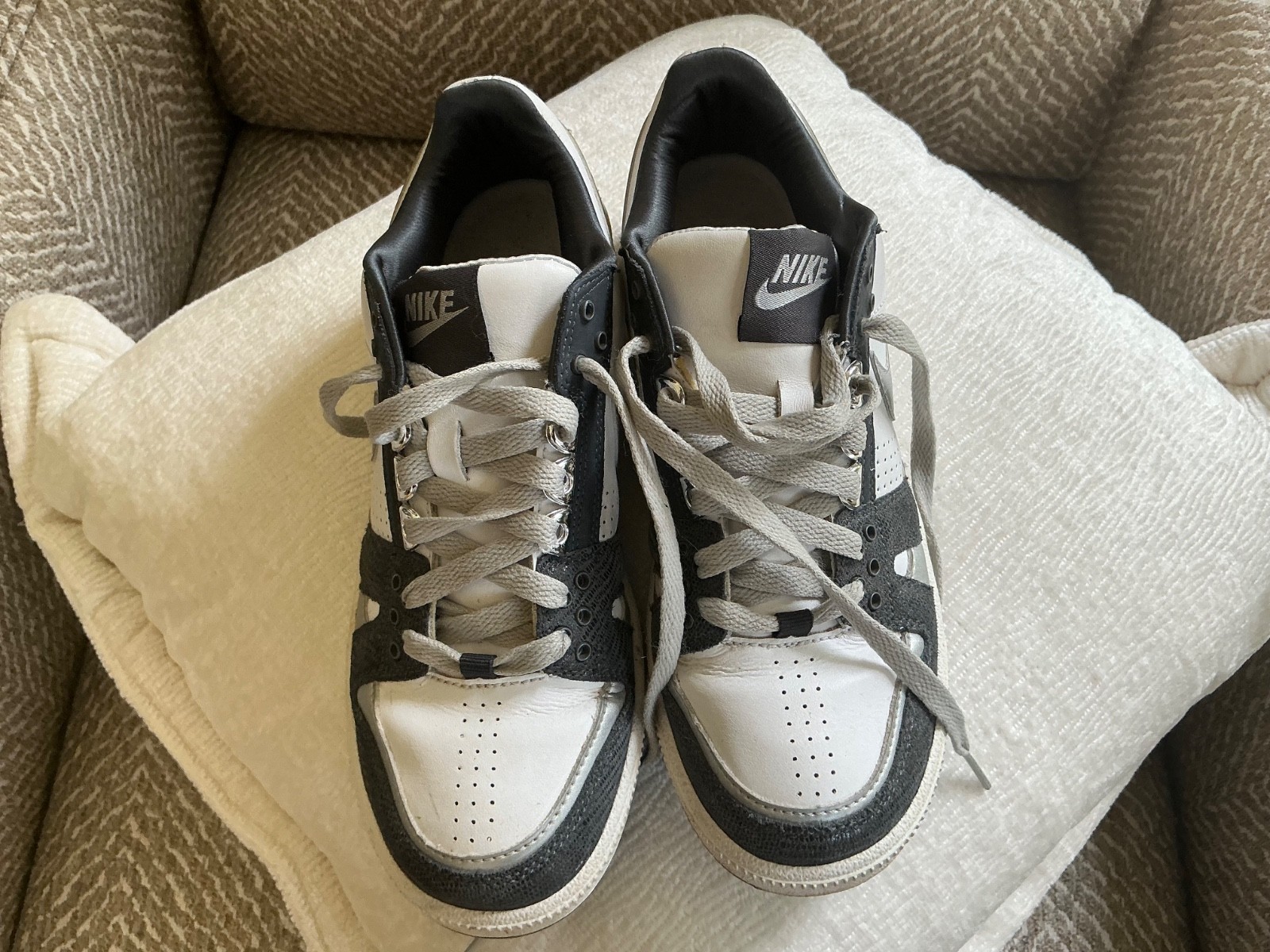Vintage Nike Court Force Low 316587-101 Women’s Size 7 White Black Silver Sneake