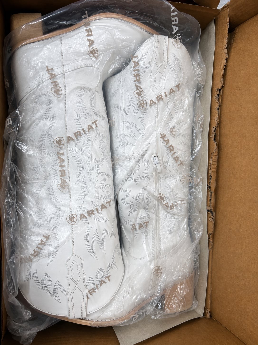 Ariat Women’s Heritage R Toe Tall Stretchfit Boots in Bright Cream Size 10.5