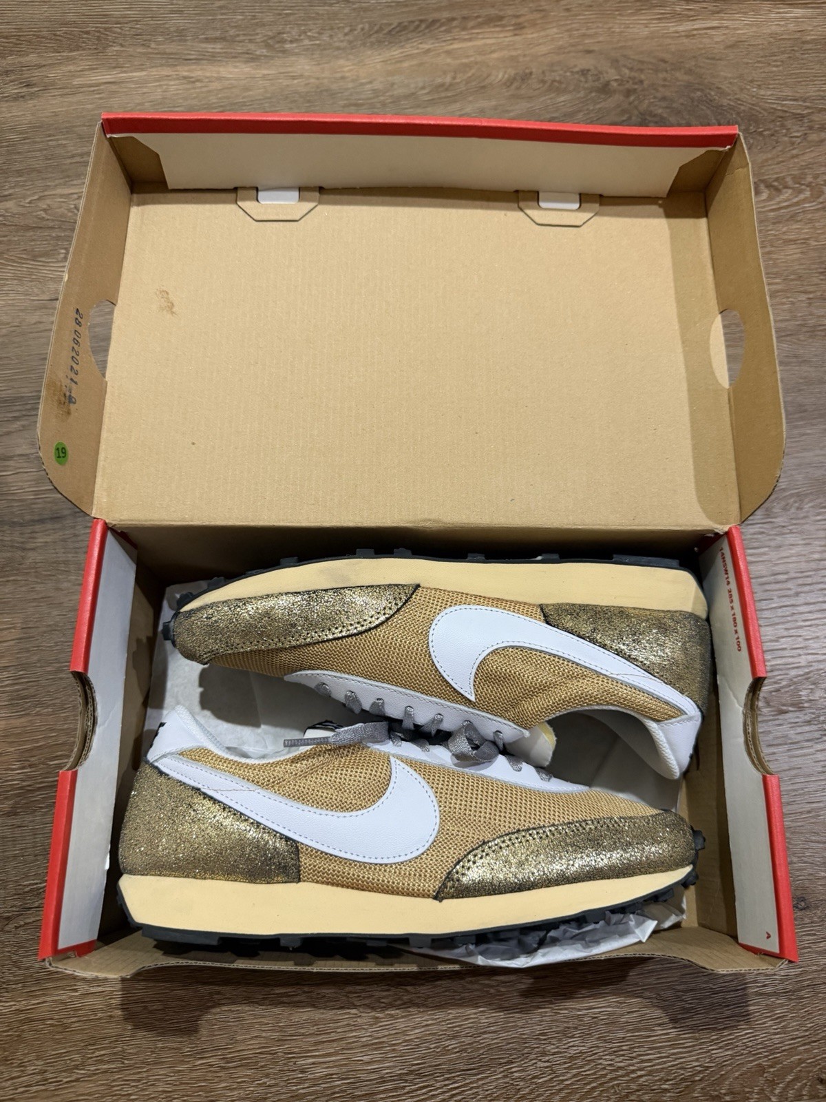 Nike Daybreak Golden Gals Twine Metallic Gold/White Women’s Sneakers Size 8 NIB