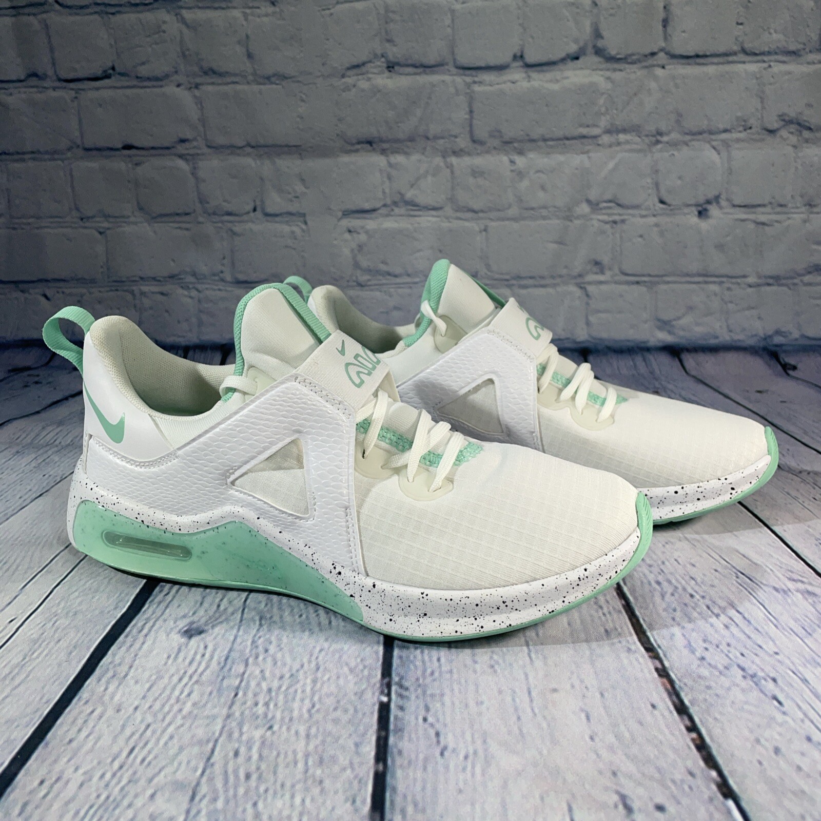 Nike Air Max Bella TR5 Running Shoes White Green FN7107-100 Womens Sz 6.5