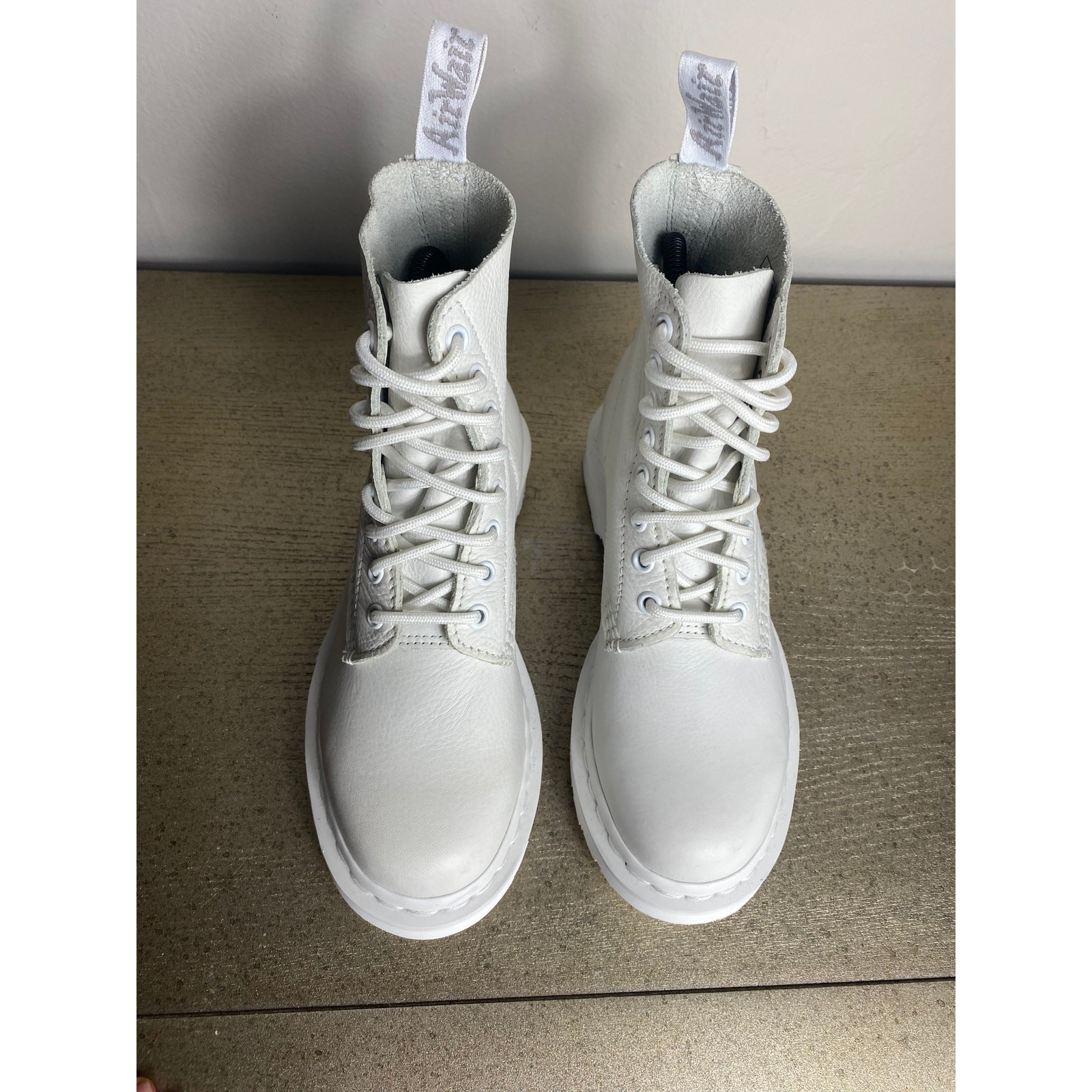 Dr. Martens 1460 Pascal Mono Boots Women’s 6 Smooth White Leather 8 Eye Lace Up