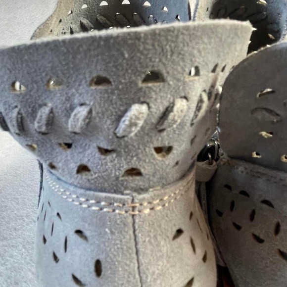 Blue Gray Sofft brand leather ankle boots with perforated pattern, size 8 Medium