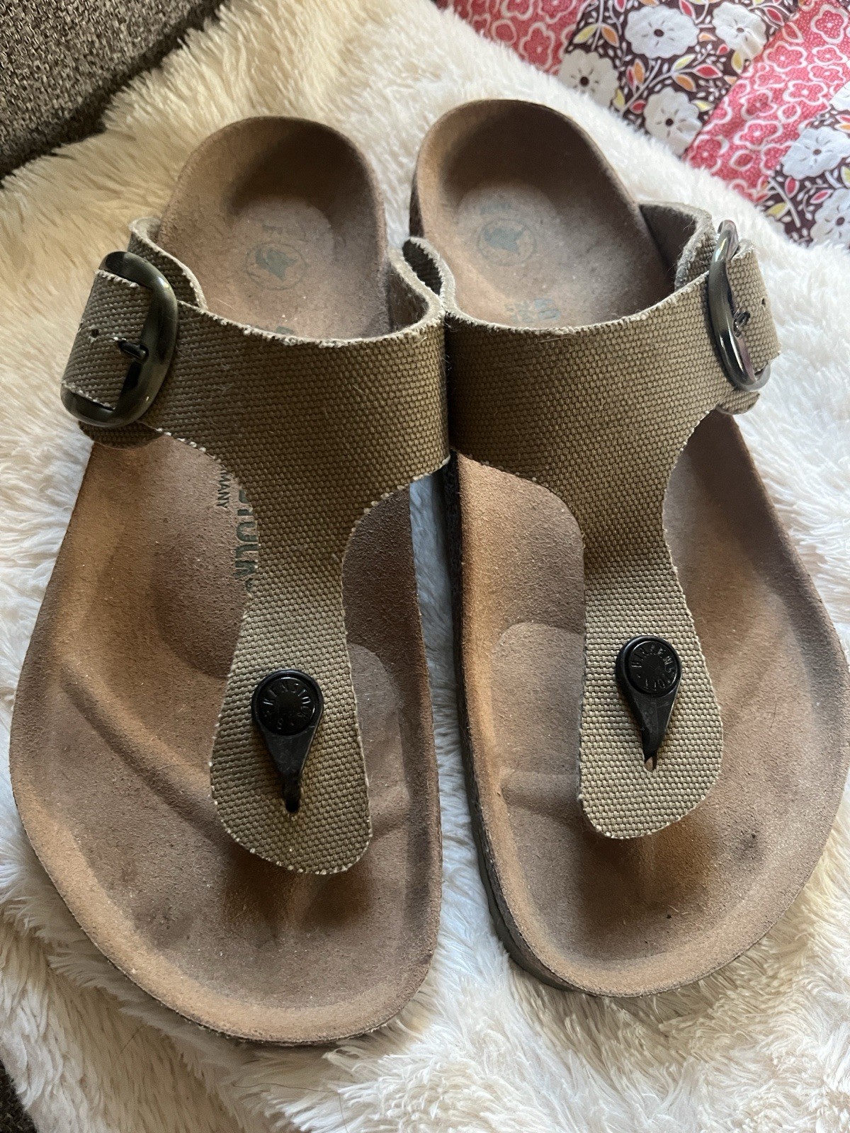 EUC ~ Birkenstock Women’s Gizeh Vegan Big Buckle Textile Thong Sandals Regular