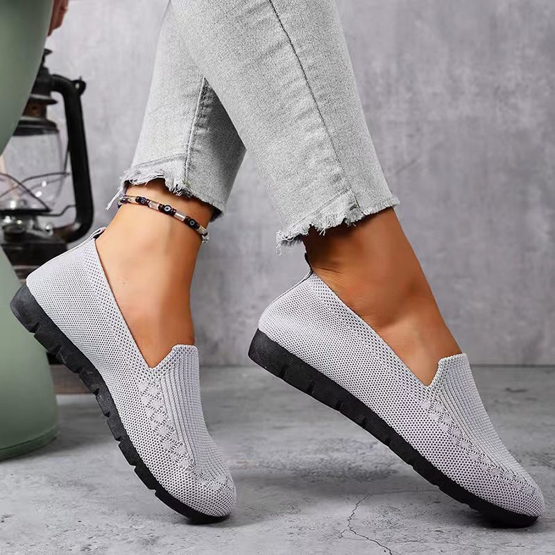 Women’s Knit Loafers Lightweight Anti Slip Flat Shoes for Daily Casual Wear.