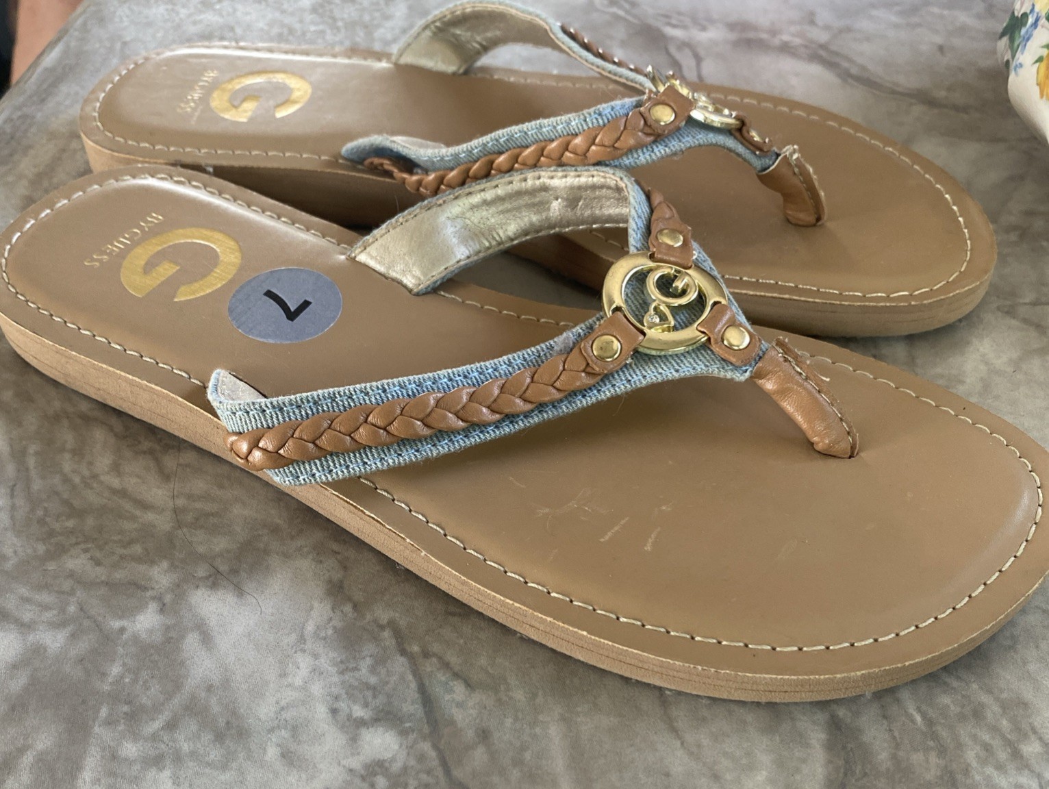 Guess Brown & Gray with Gold G Thongs Sandal Flip-Flop Women Size 7 Summer Beach
