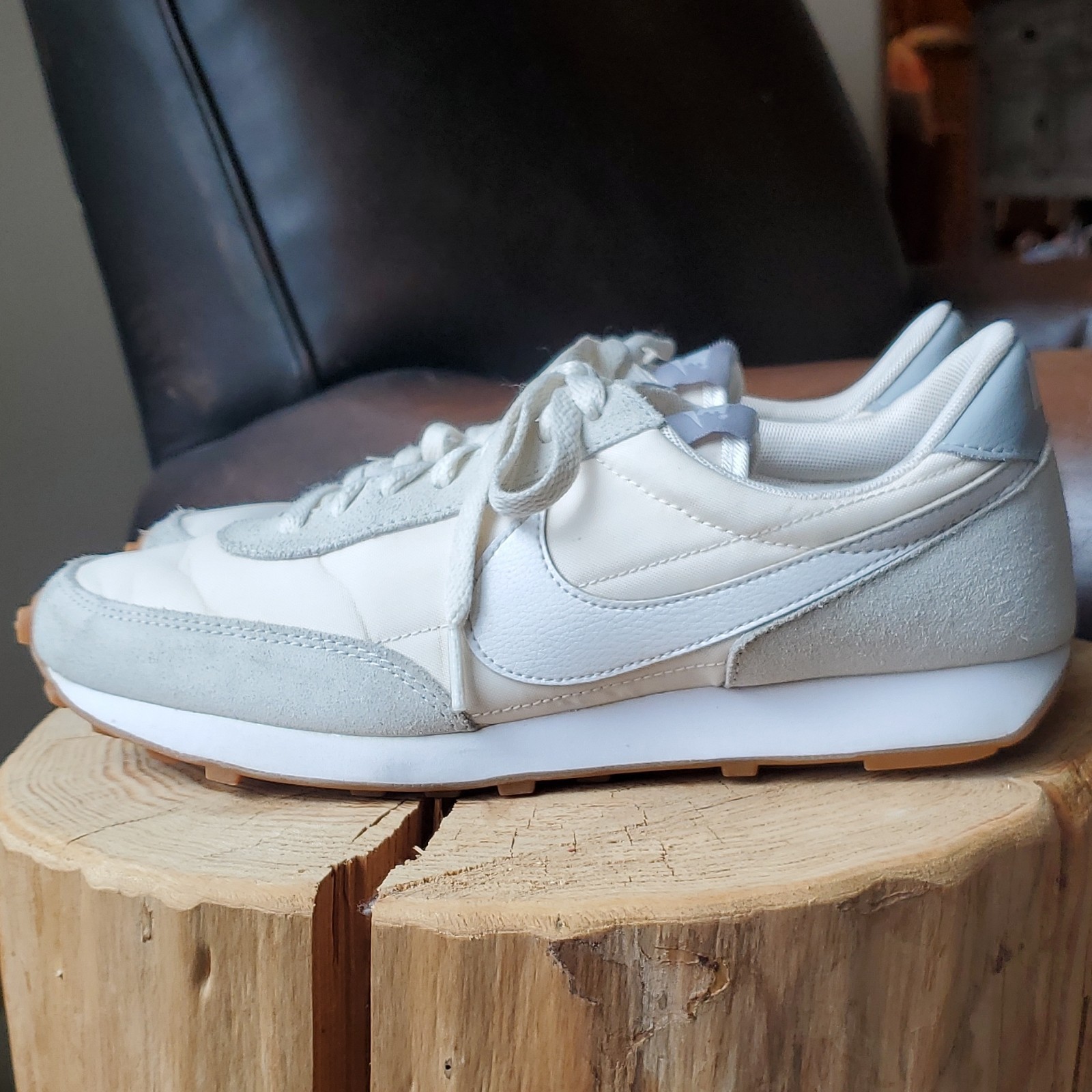 Nike Daybreak White Creme Low Top Sneakers 9.5 Womens