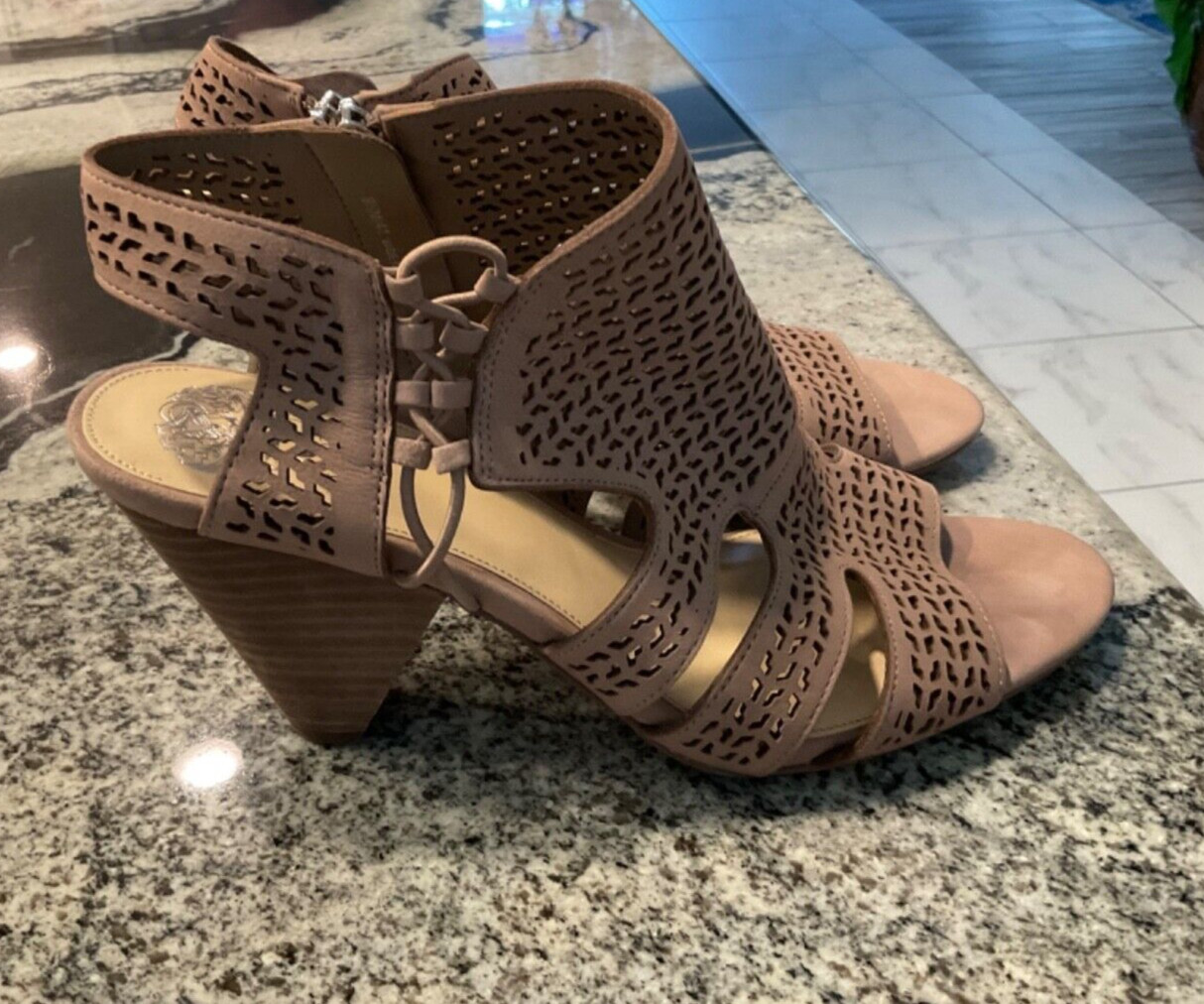 Vince Camuto Womens Eshantel Beige D’Orsay Heels 9.5 Medium (B,M) TAN BROWN