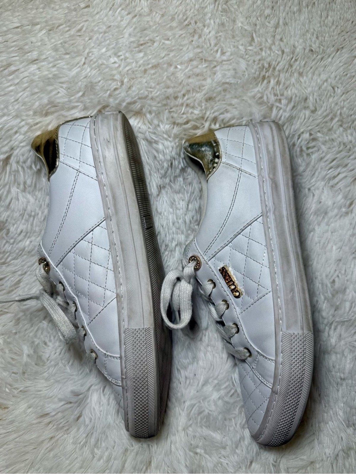 GUESS Casual White Quilted Fashion Sneakers Gold Accents Womens