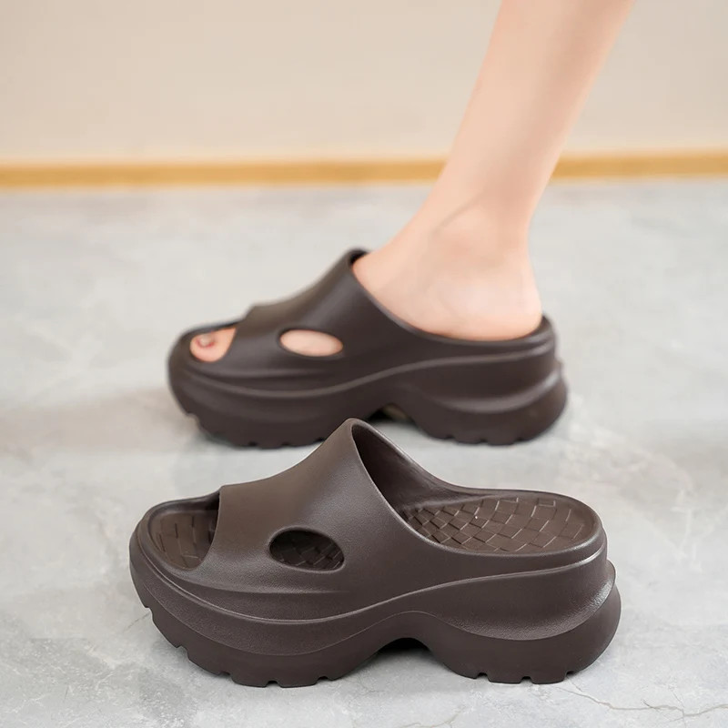 A Pair of Women’s Slippers, Wear-resistant, Non-slip, Comfortable, Simple, High