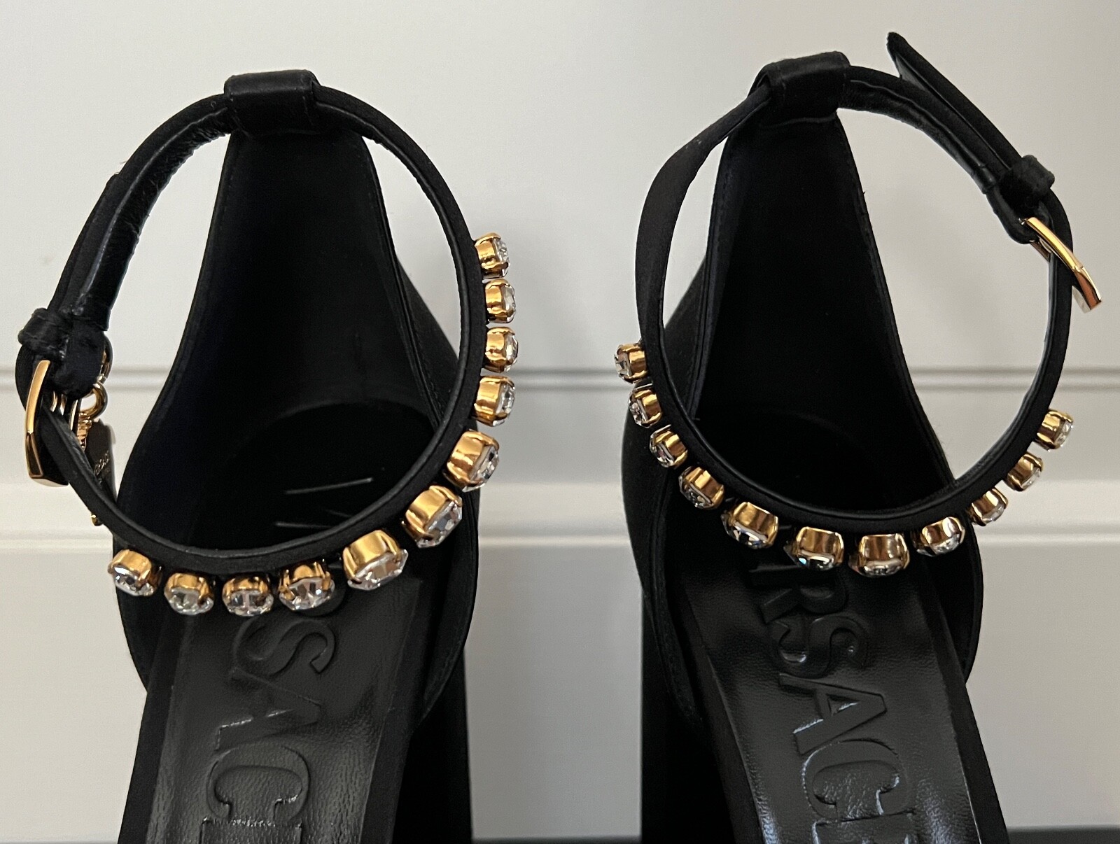 NIB Versace Medusa Aevitas Black Satin Crystal Logo Platform Pumps Sz 39.5 $1575