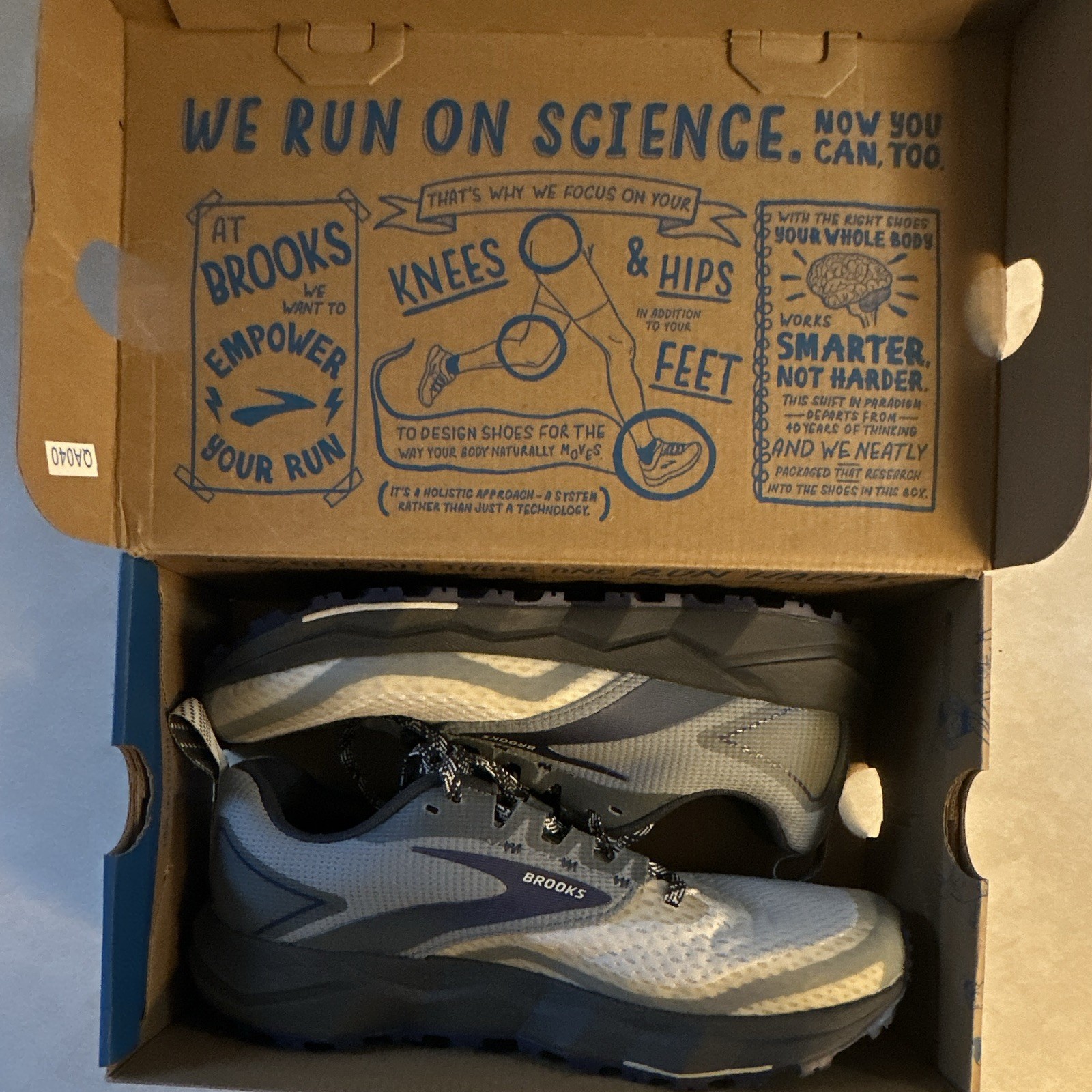 Brooks Divide 2 Women’s Trail Running Sneakers Gray White Black Blue Mesh